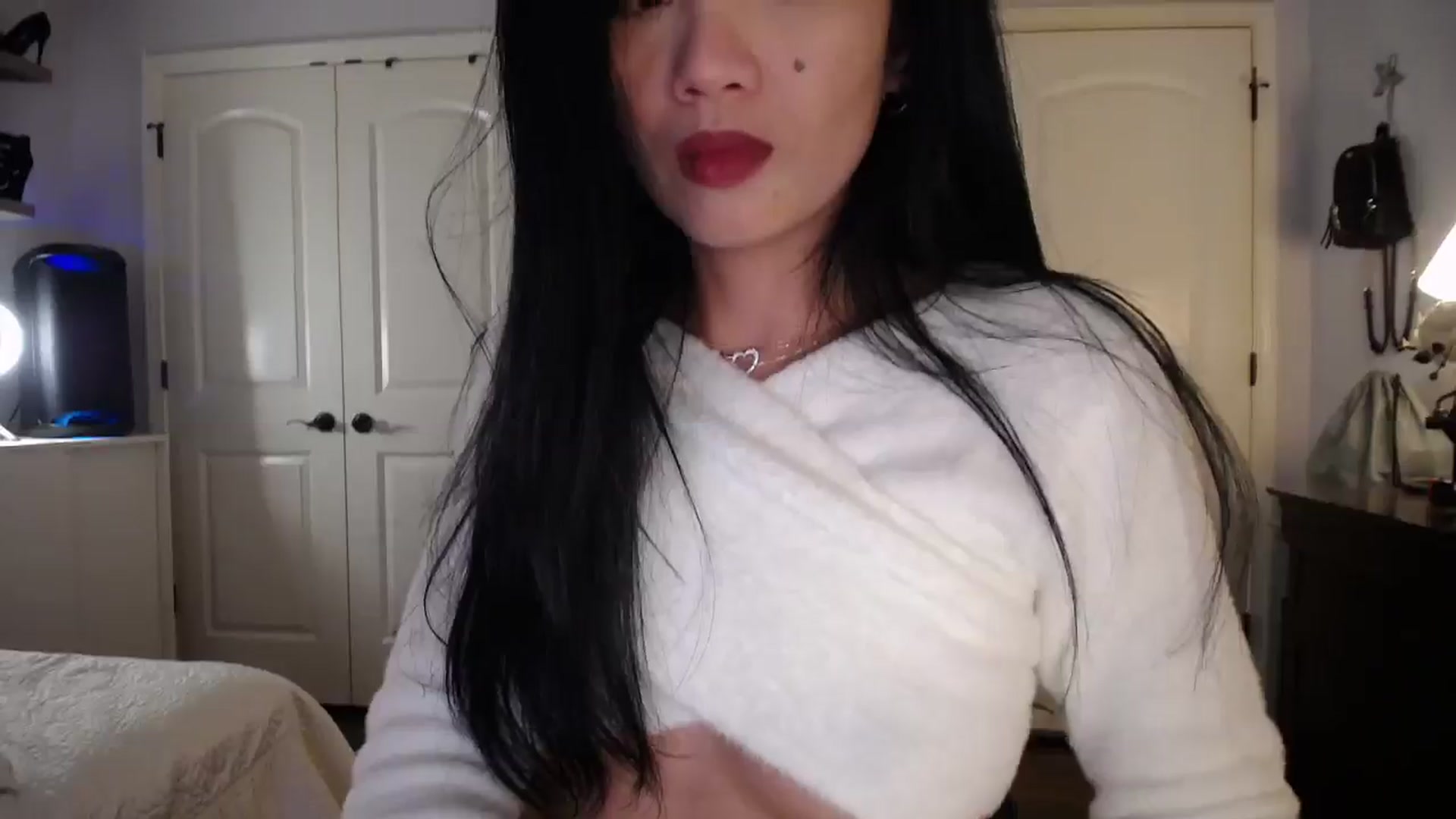 Gallery image thumbnail from AsianLuv_4U's myfreecams stream on, 11/03/2025, 18:06 image 17 of 20