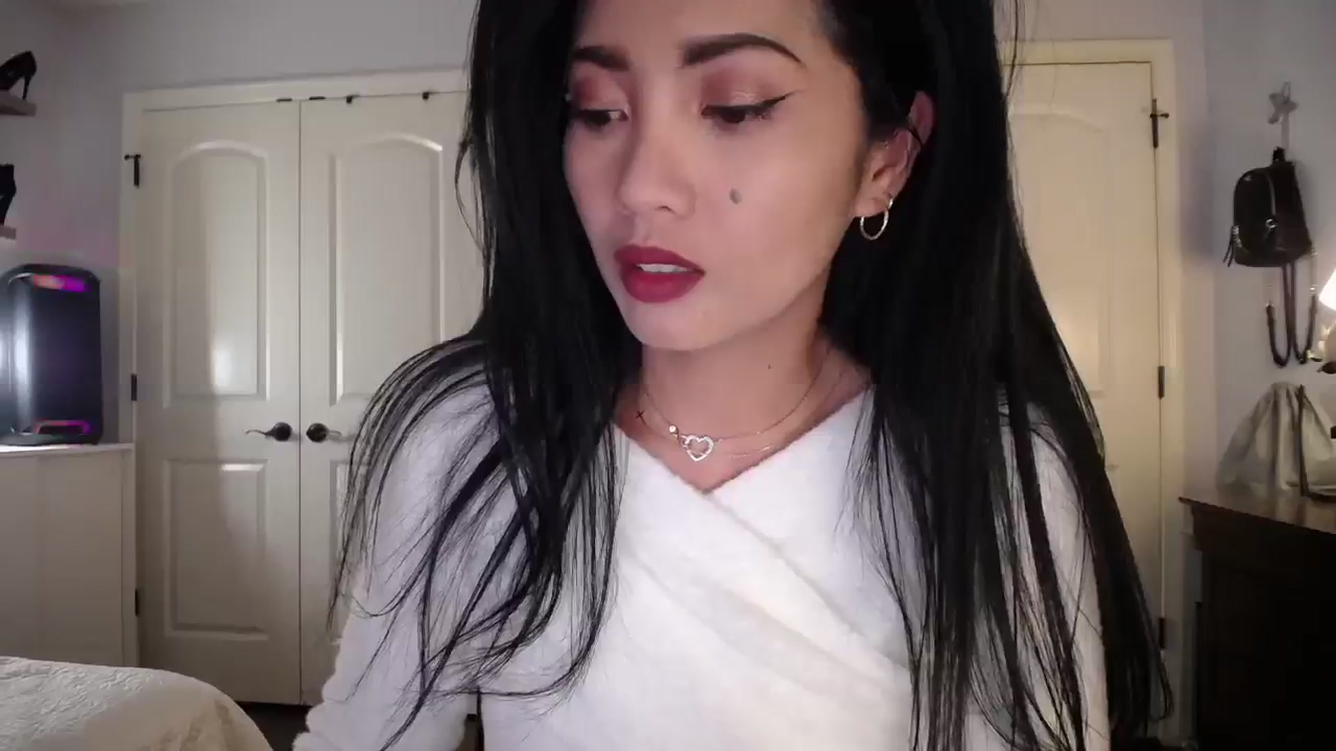 Gallery image thumbnail from AsianLuv_4U's myfreecams stream on, 11/03/2025, 18:06 image 5 of 20