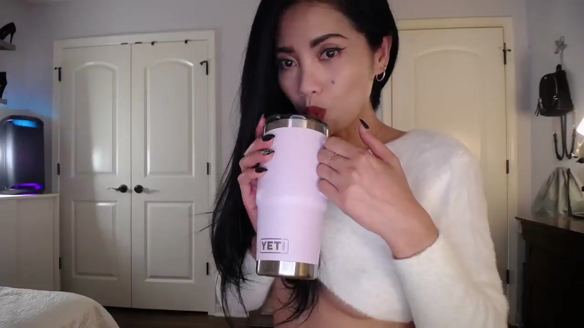 Gallery image thumbnail from AsianLuv_4U's myfreecams stream on, 11/03/2025, 18:06 image 4 of 20