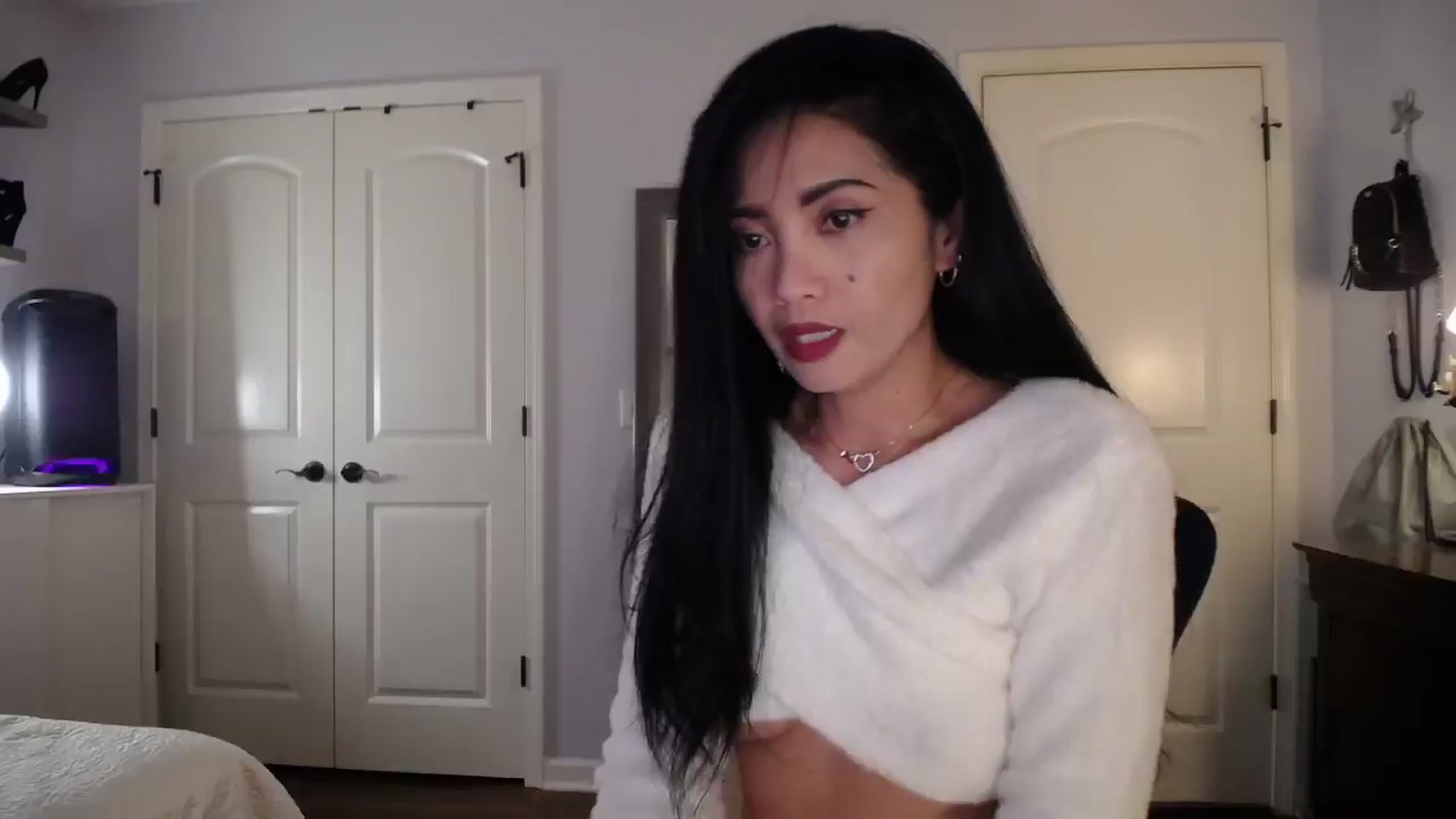 Gallery image thumbnail from AsianLuv_4U's myfreecams stream on, 11/03/2025, 18:06 image 9 of 20