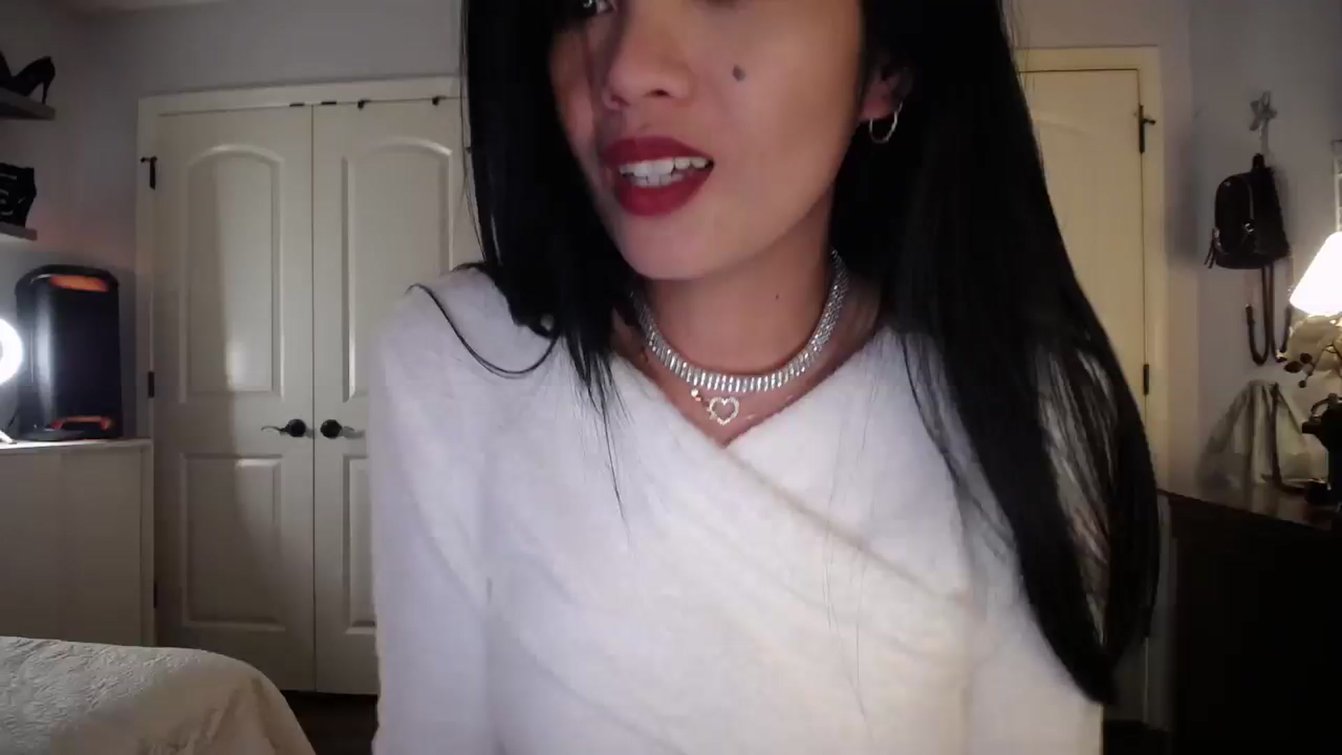 Gallery image thumbnail from AsianLuv_4U's myfreecams stream on, 11/03/2025, 19:50 image 1 of 20