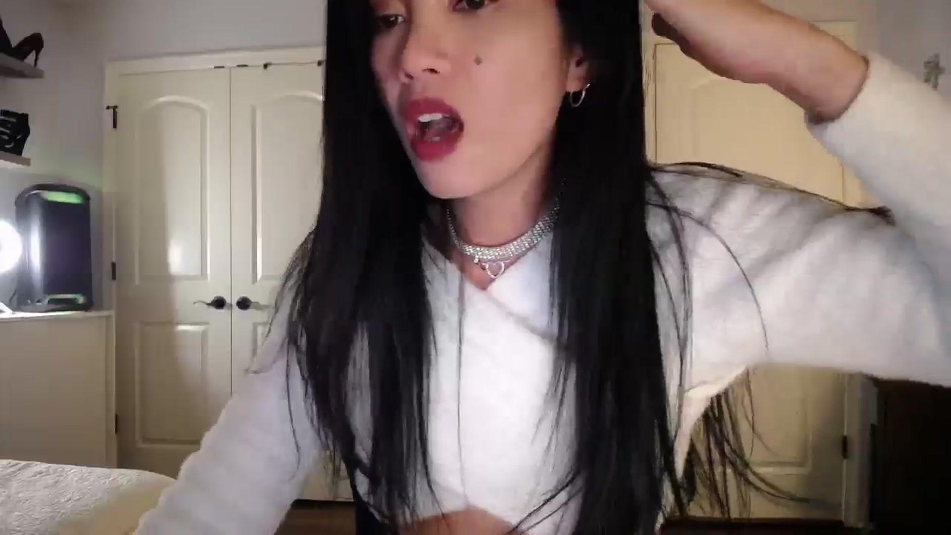 Gallery image thumbnail from AsianLuv_4U's myfreecams stream on, 11/03/2025, 19:50 image 3 of 20