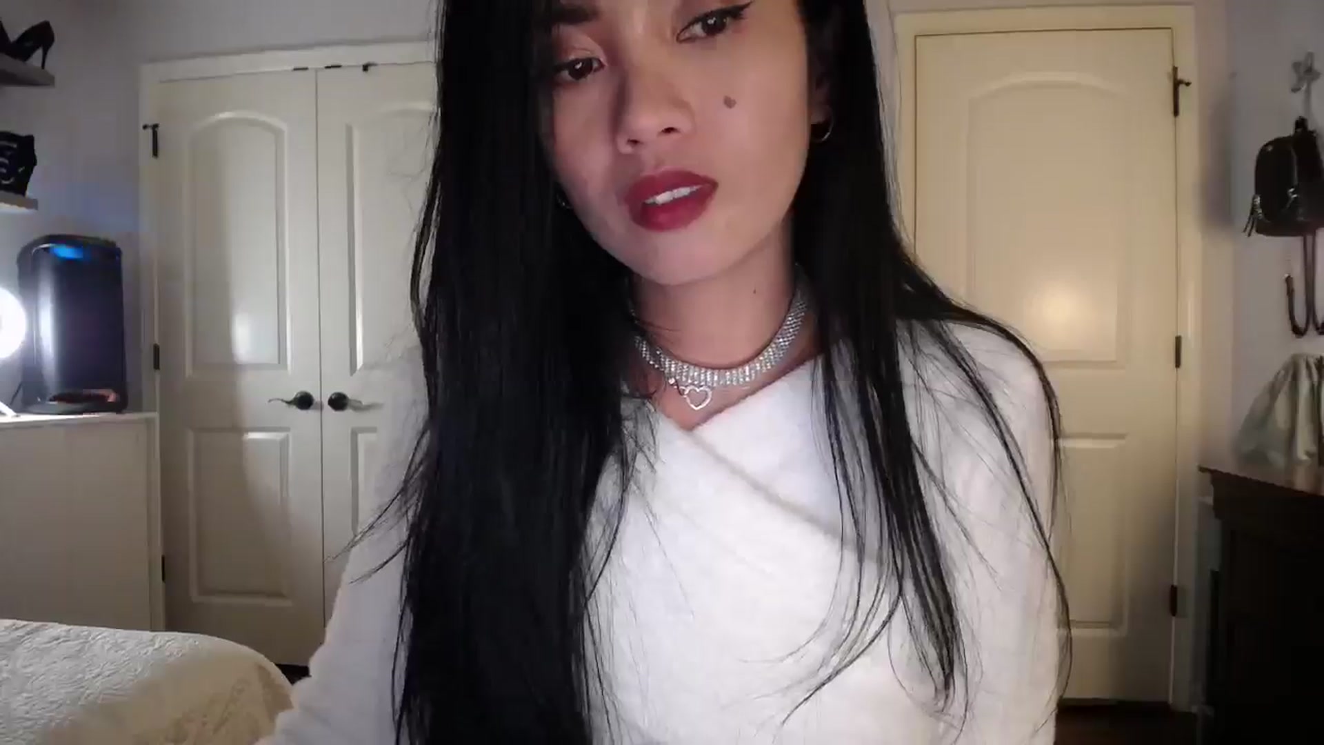 Gallery image thumbnail from AsianLuv_4U's myfreecams stream on, 11/03/2025, 19:50 image 6 of 20
