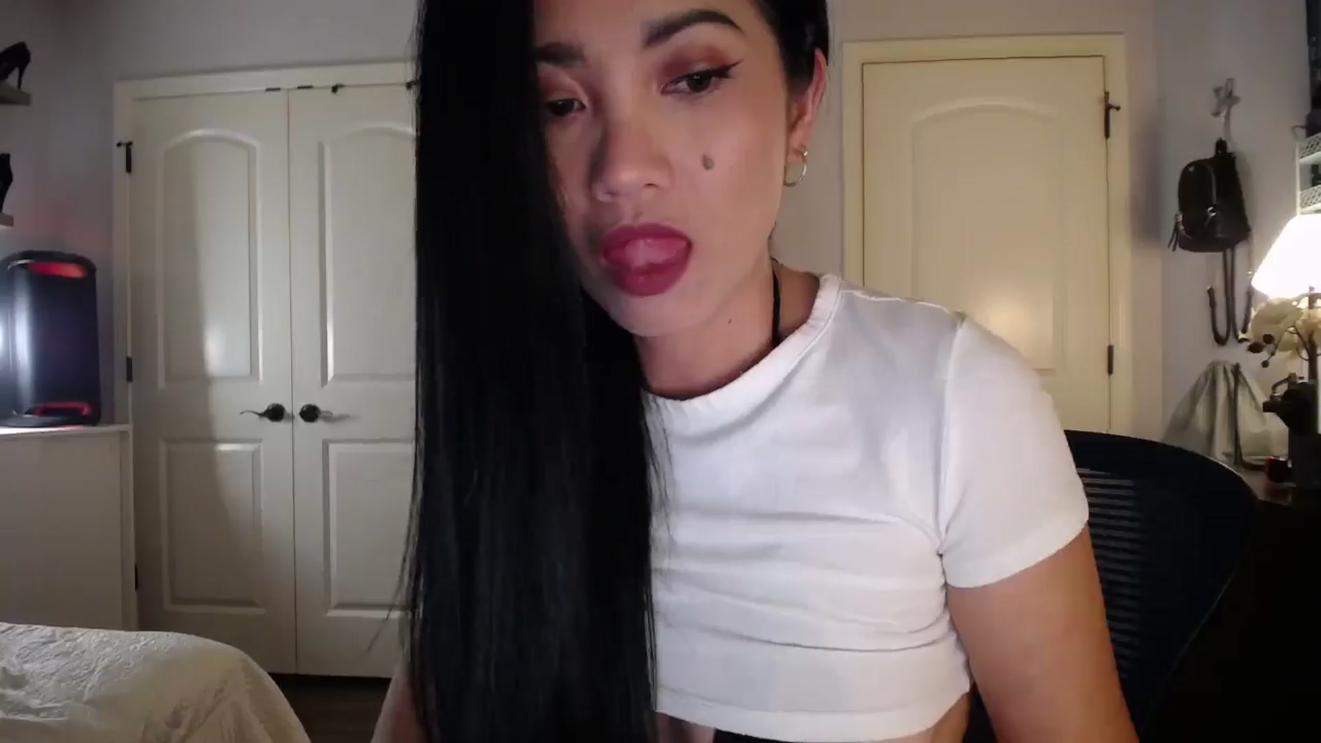 Gallery image thumbnail from AsianLuv_4U's myfreecams stream on, 11/07/2025, 23:17 image 15 of 20