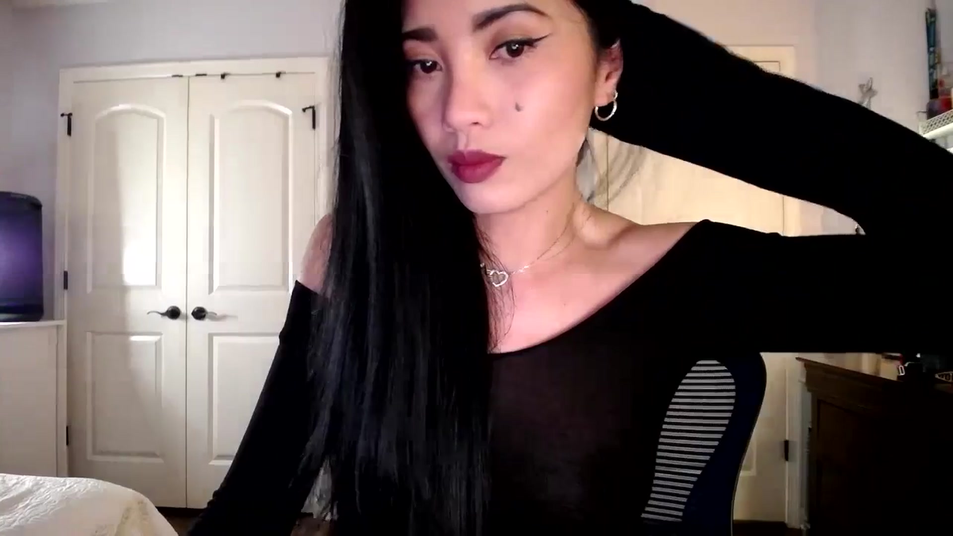 Gallery image thumbnail from AsianLuv_4U's myfreecams stream on, 11/10/2025, 20:14 image 16 of 20
