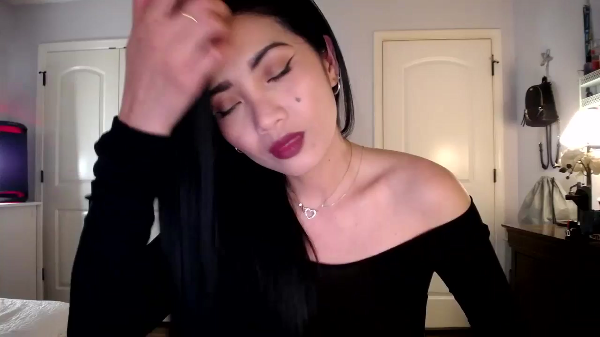 Gallery image thumbnail from AsianLuv_4U's myfreecams stream on, 11/10/2025, 20:14 image 14 of 20