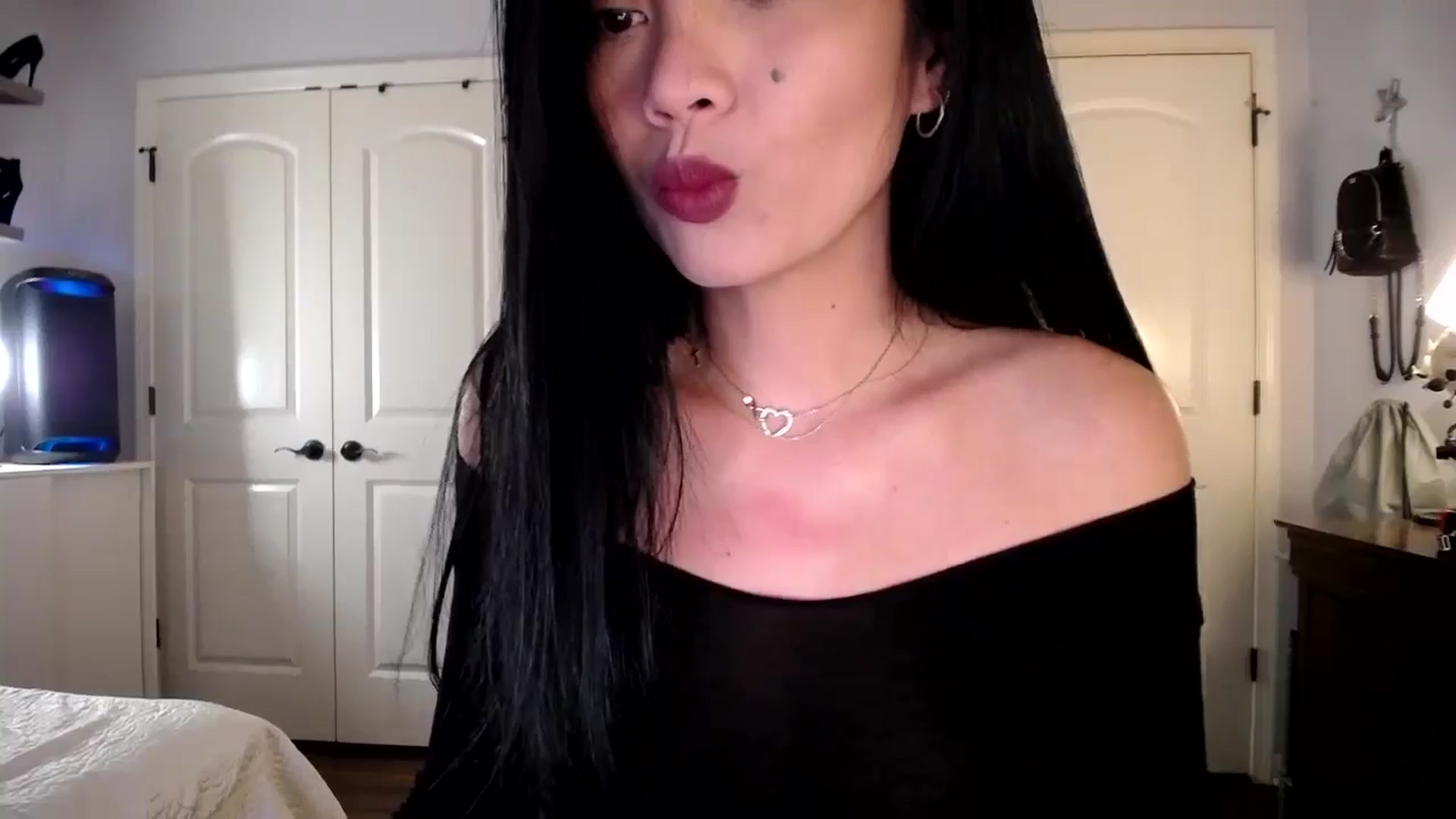 Gallery image thumbnail from AsianLuv_4U's myfreecams stream on, 11/10/2025, 20:14 image 4 of 20