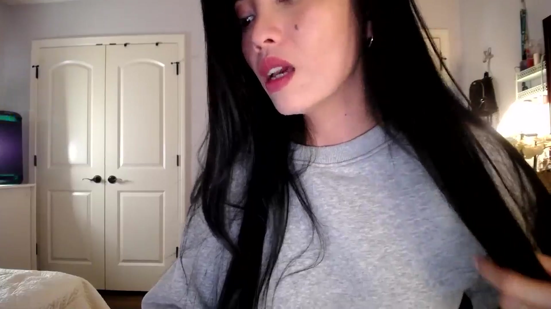 Gallery image thumbnail from AsianLuv_4U's myfreecams stream on, 11/13/2025, 16:49 image 5 of 20