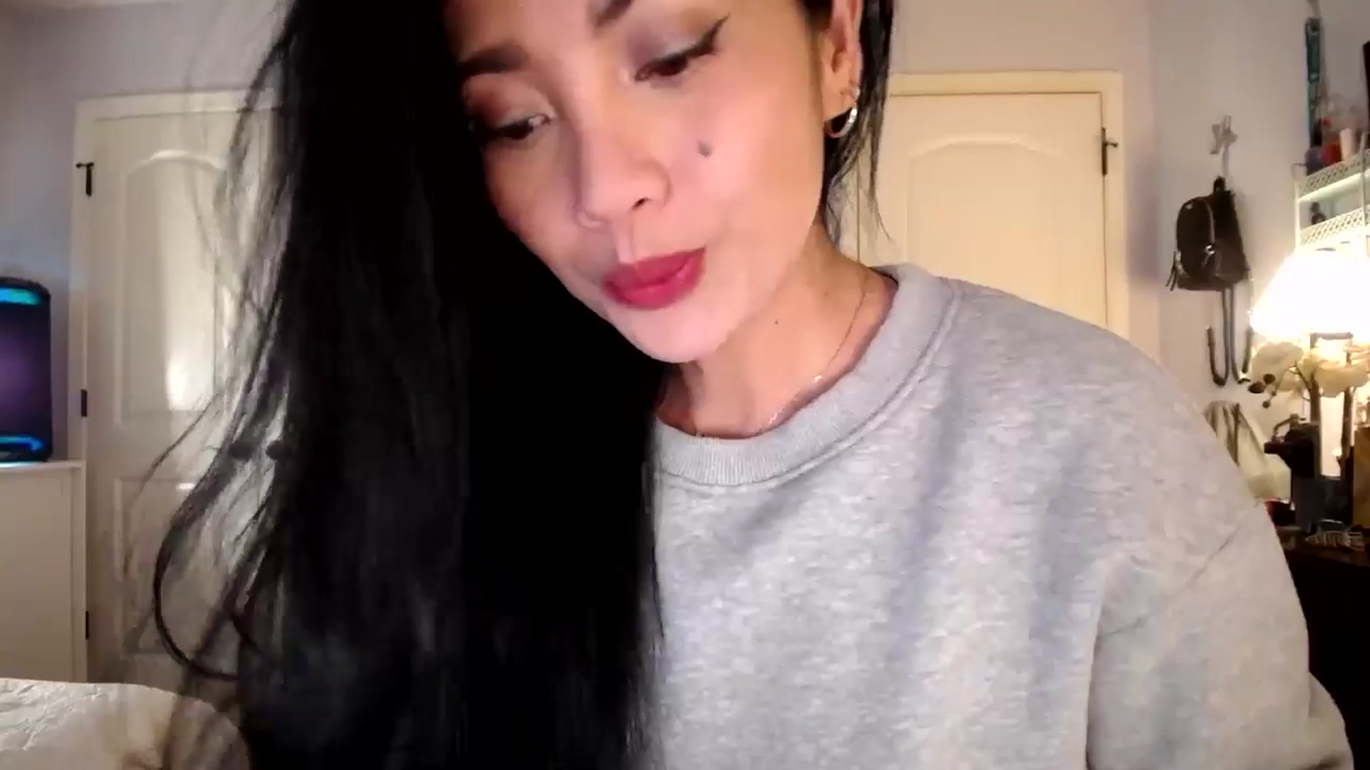 Gallery image thumbnail from AsianLuv_4U's myfreecams stream on, 11/13/2025, 17:35 image 17 of 20