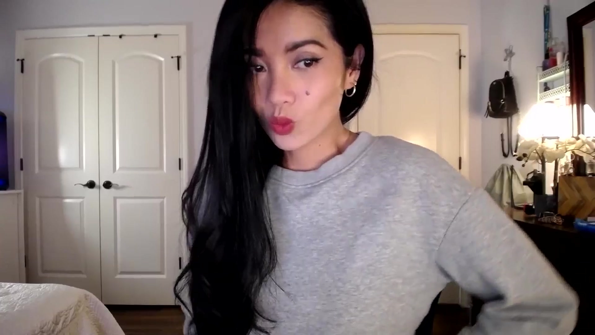 Gallery image thumbnail from AsianLuv_4U's myfreecams stream on, 11/13/2025, 17:35 image 2 of 20