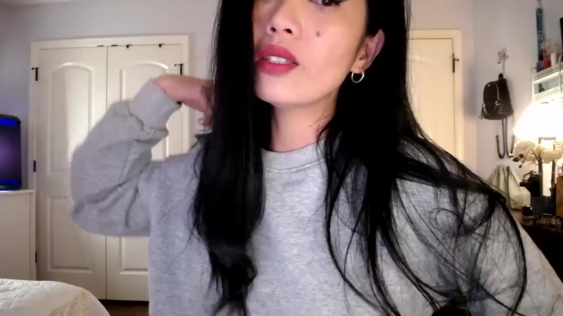 Gallery image thumbnail from AsianLuv_4U's myfreecams stream on, 11/13/2025, 17:35 image 20 of 20