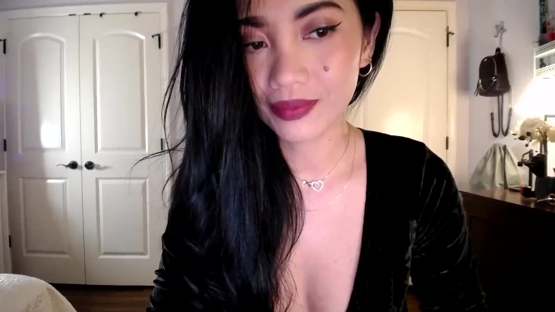 Gallery image thumbnail from AsianLuv_4U's myfreecams stream on, 11/20/2025, 17:29 image 13 of 20