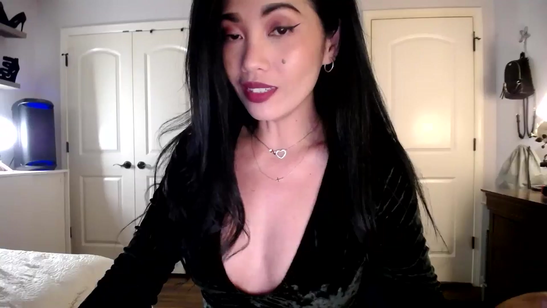 Gallery image thumbnail from AsianLuv_4U's myfreecams stream on, 11/20/2025, 18:36 image 7 of 20