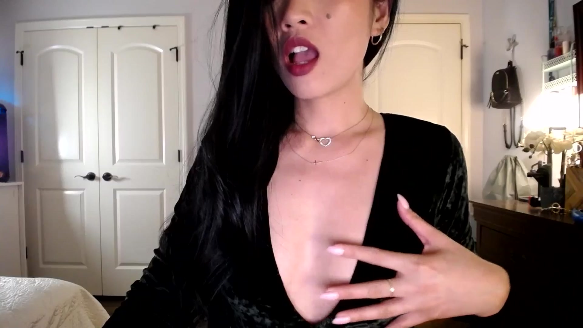 Gallery image thumbnail from AsianLuv_4U's myfreecams stream on, 11/20/2025, 18:36 image 18 of 20