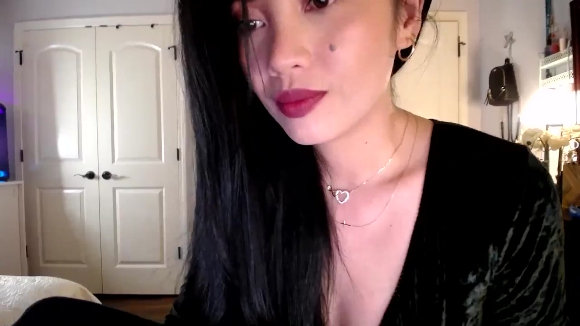 Gallery image thumbnail from AsianLuv_4U's myfreecams stream on, 11/20/2025, 18:36 image 16 of 20