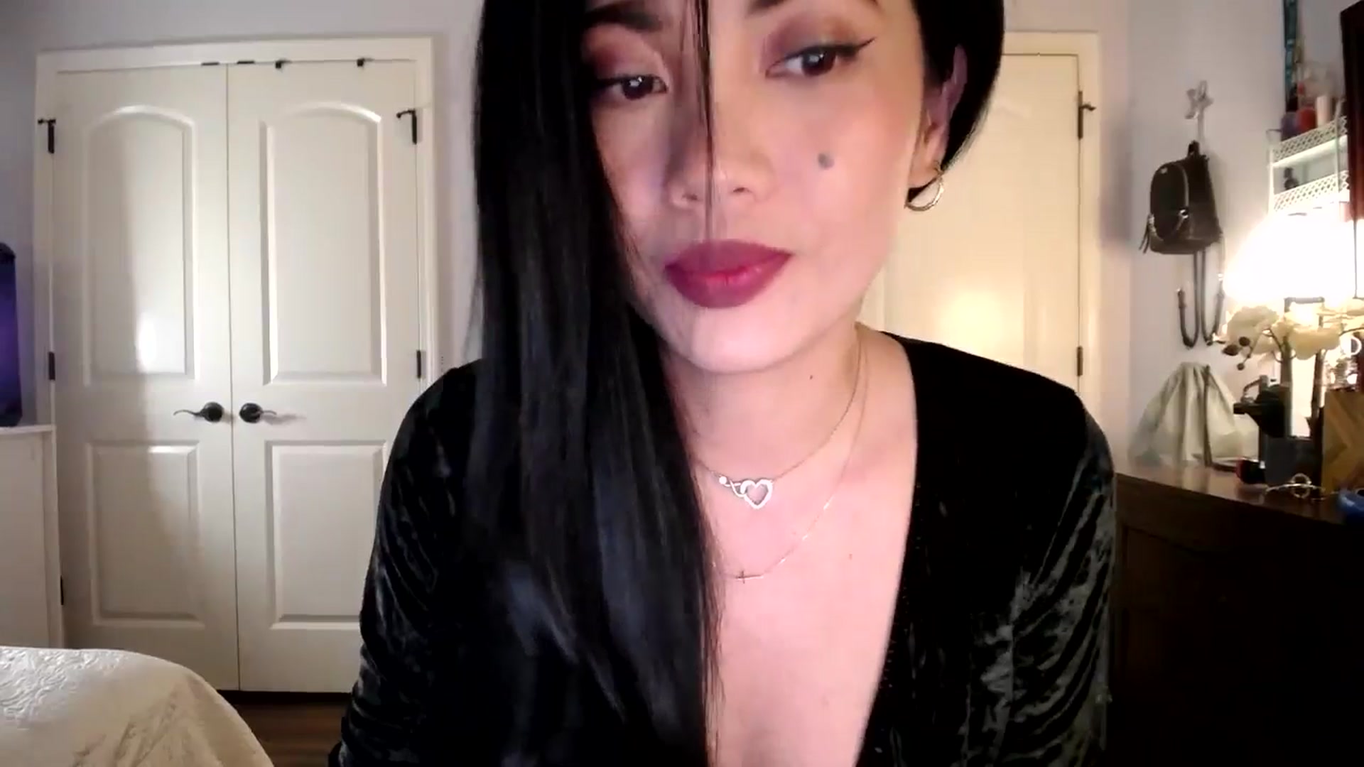 Gallery image thumbnail from AsianLuv_4U's myfreecams stream on, 11/20/2025, 18:36 image 13 of 20