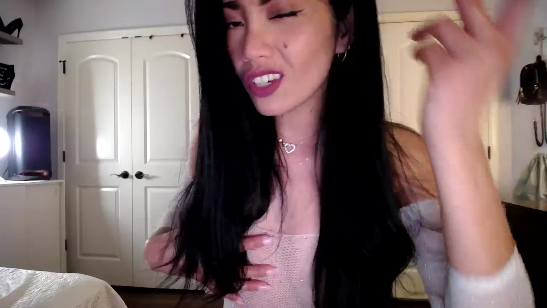 Gallery image thumbnail from AsianLuv_4U's myfreecams stream on, 11/24/2025, 17:09 image 18 of 20