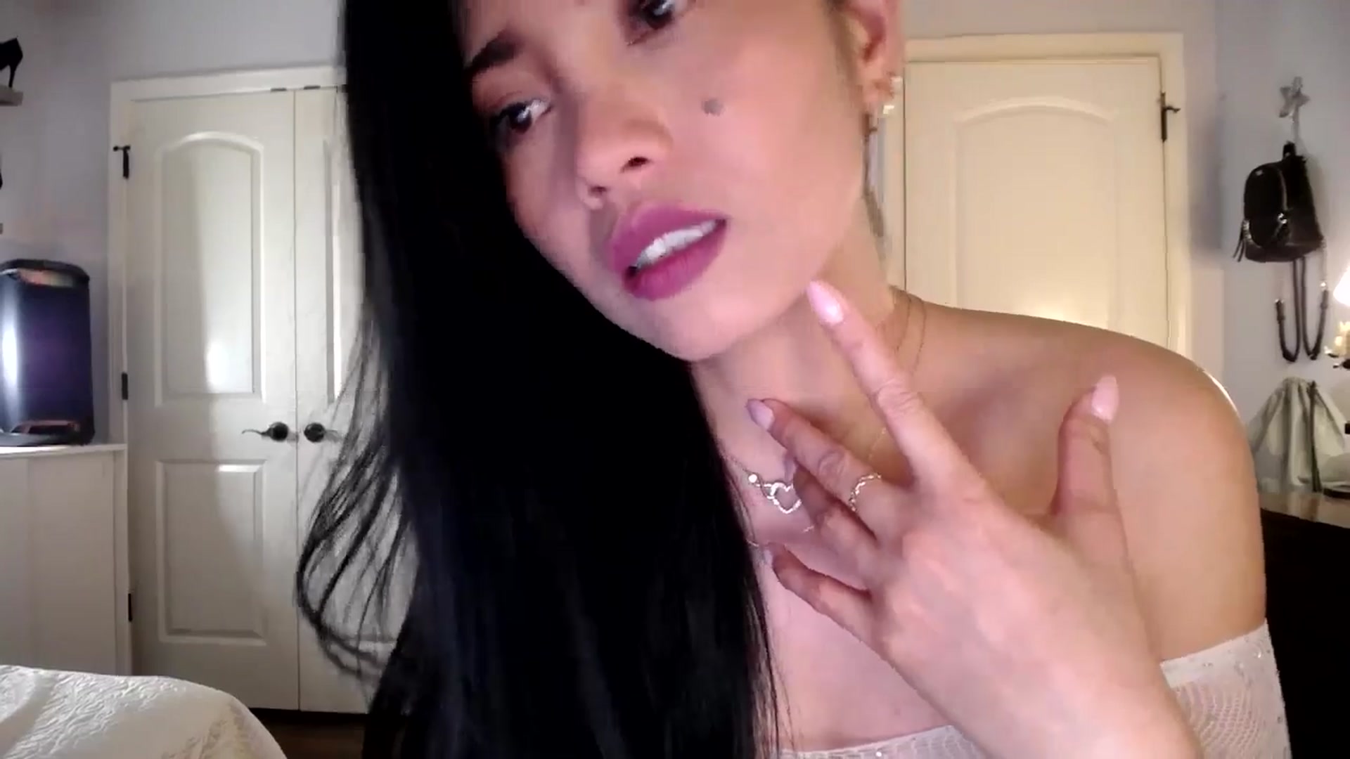 Gallery image thumbnail from AsianLuv_4U's myfreecams stream on, 11/24/2025, 17:09 image 14 of 20