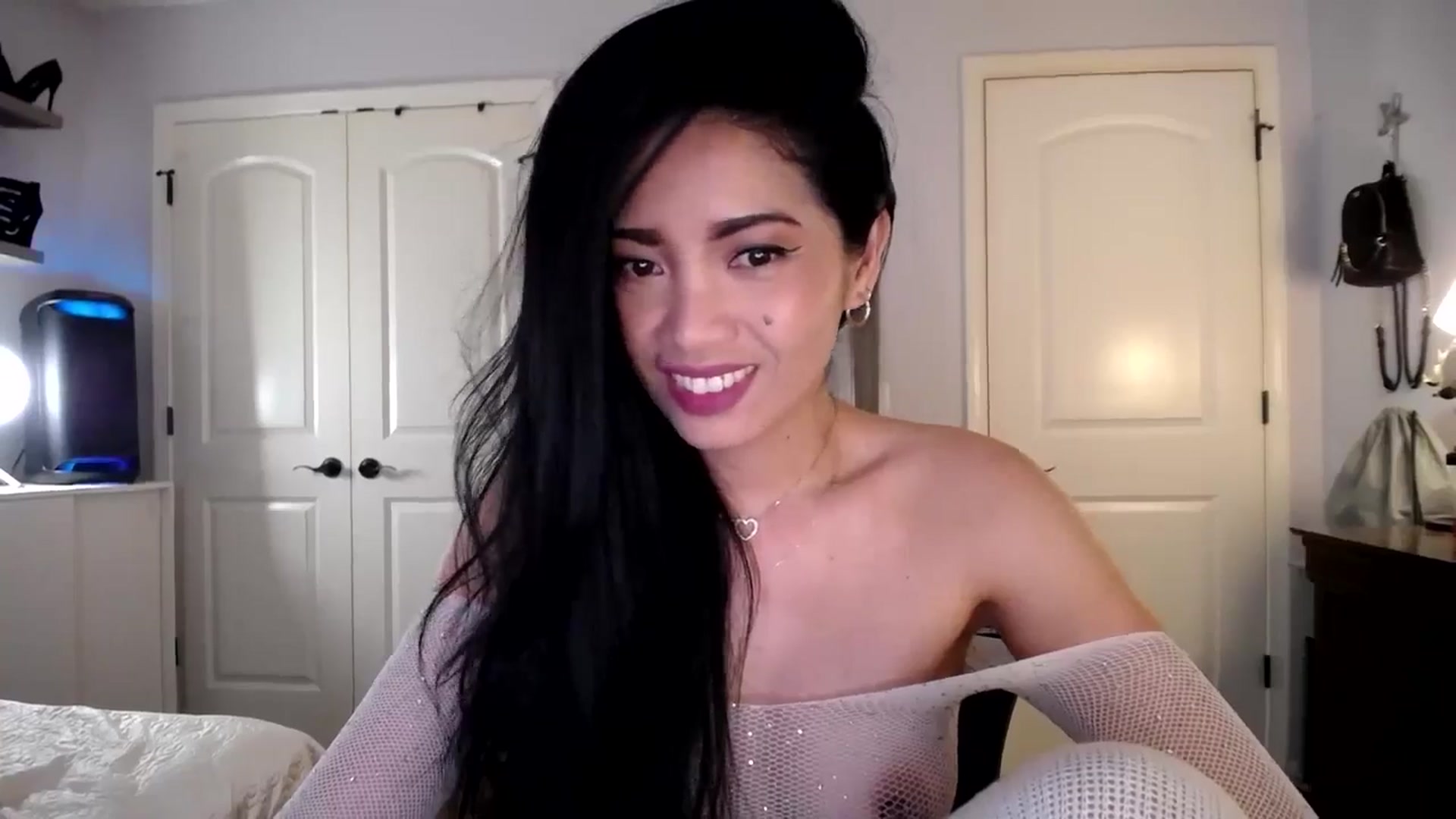 Gallery image thumbnail from AsianLuv_4U's myfreecams stream on, 11/24/2025, 18:59 image 11 of 20