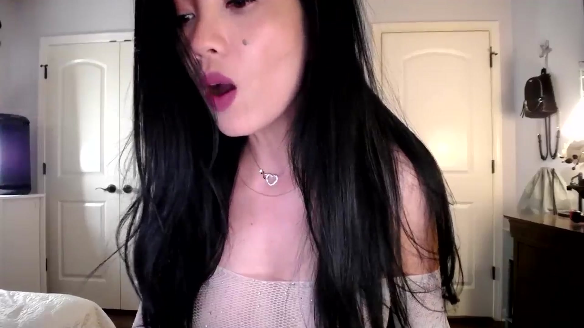 Gallery image thumbnail from AsianLuv_4U's myfreecams stream on, 11/24/2025, 18:59 image 17 of 20