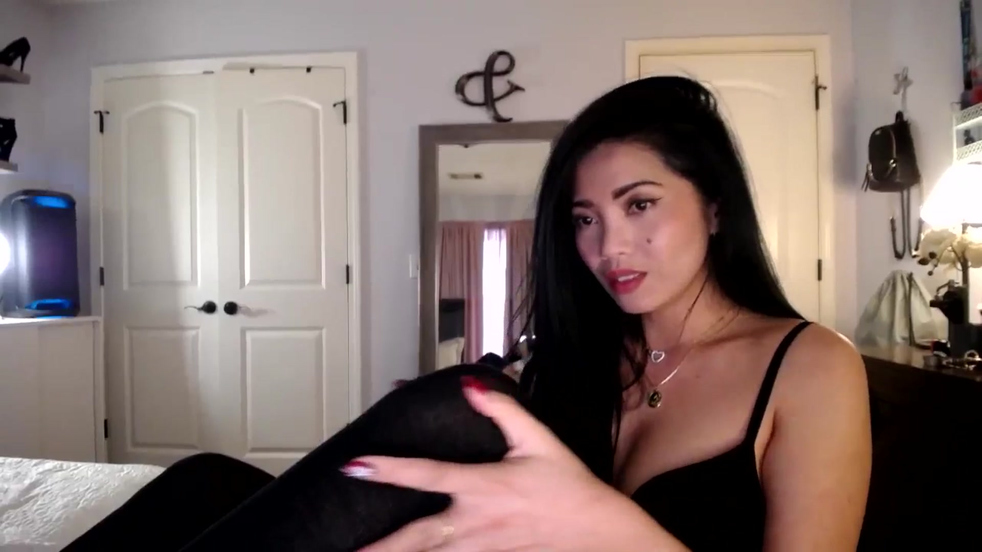 Gallery image thumbnail from AsianLuv_4U's myfreecams stream on, 12/01/2025, 20:27 image 14 of 20
