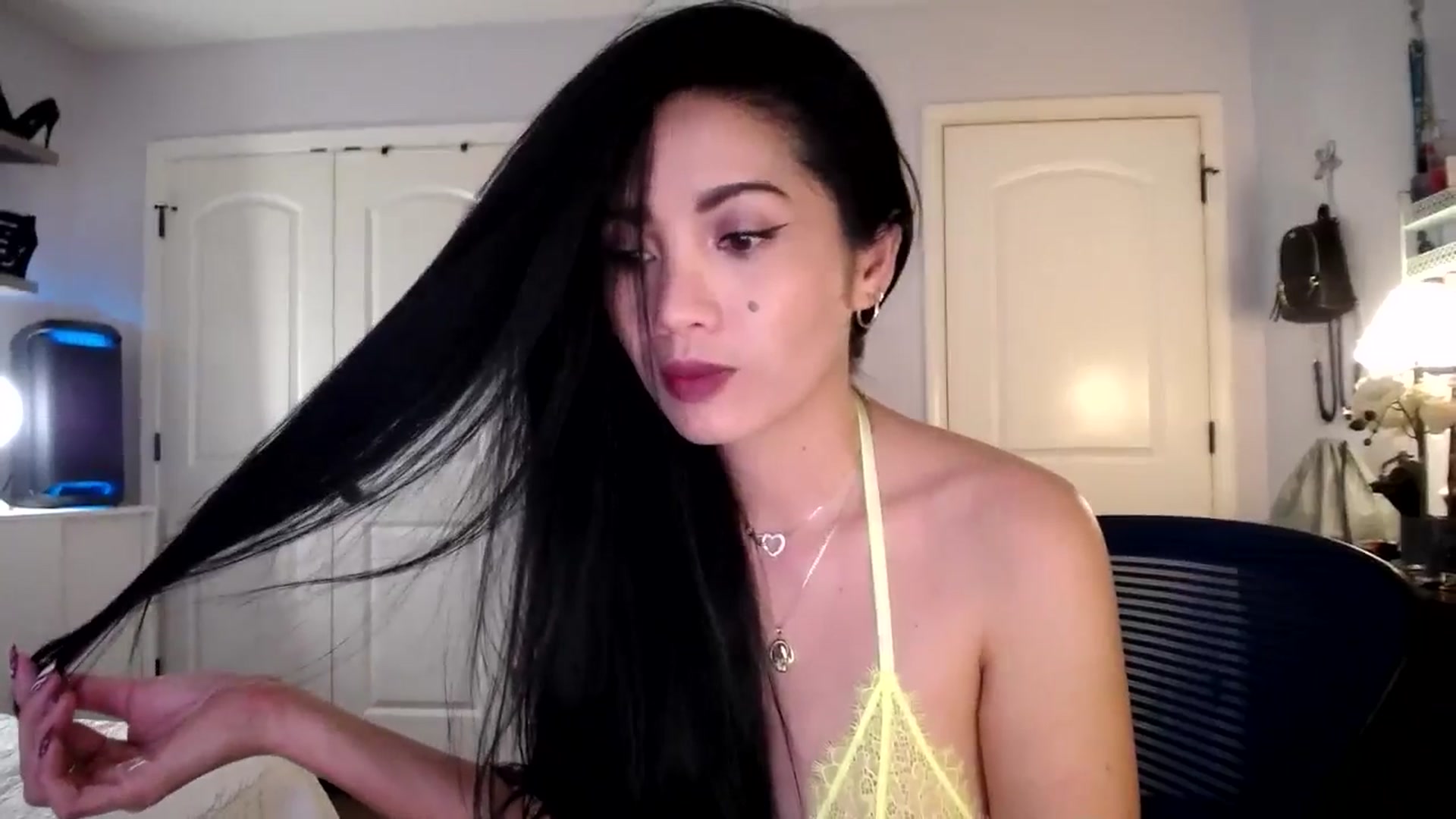Gallery image thumbnail from AsianLuv_4U's myfreecams stream on, 12/08/2025, 19:49 image 6 of 20