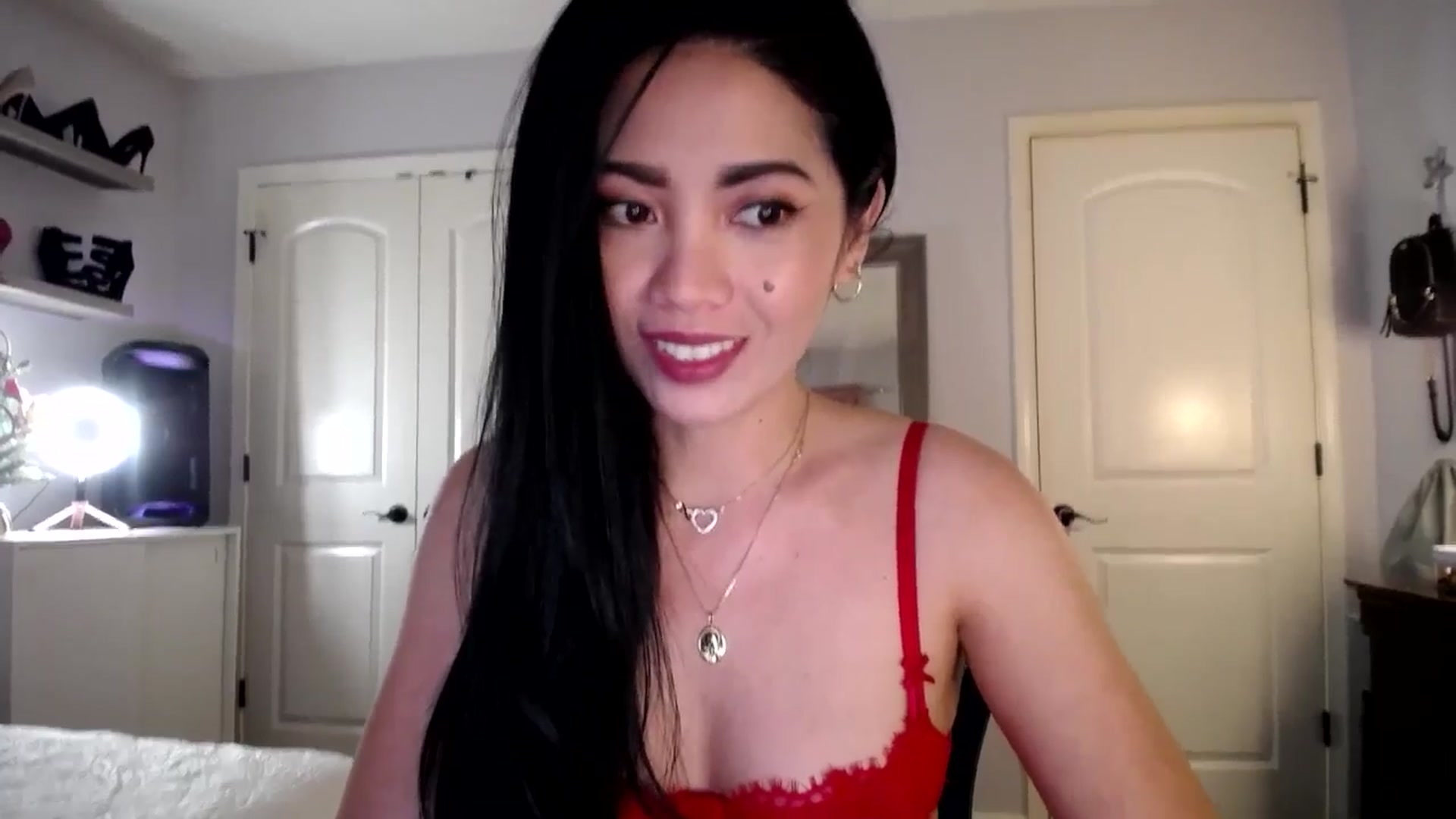 Gallery image thumbnail from AsianLuv_4U's myfreecams stream on, 12/22/2025, 17:03 image 10 of 20