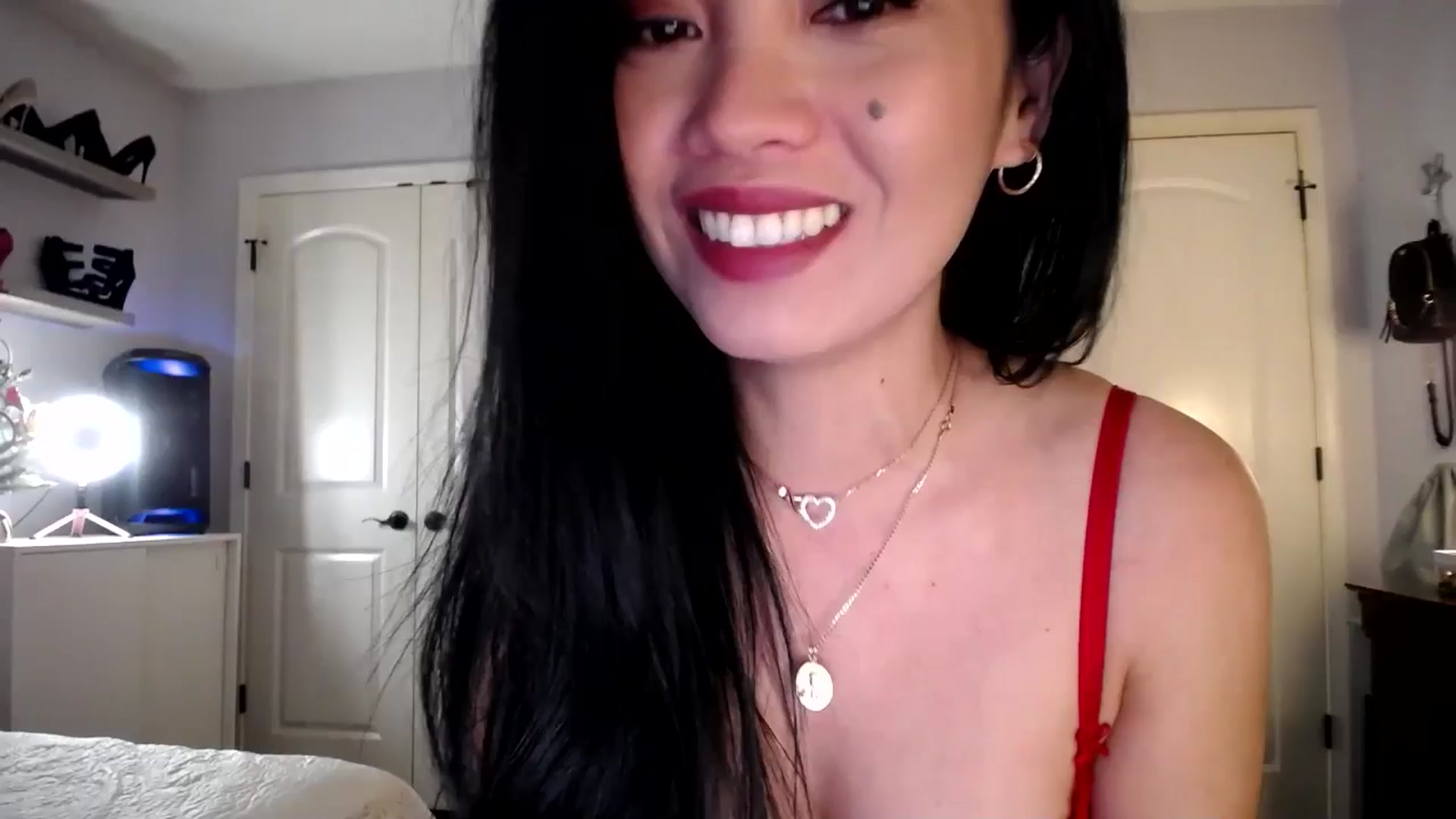 Gallery image thumbnail from AsianLuv_4U's myfreecams stream on, 12/22/2025, 17:03 image 11 of 20