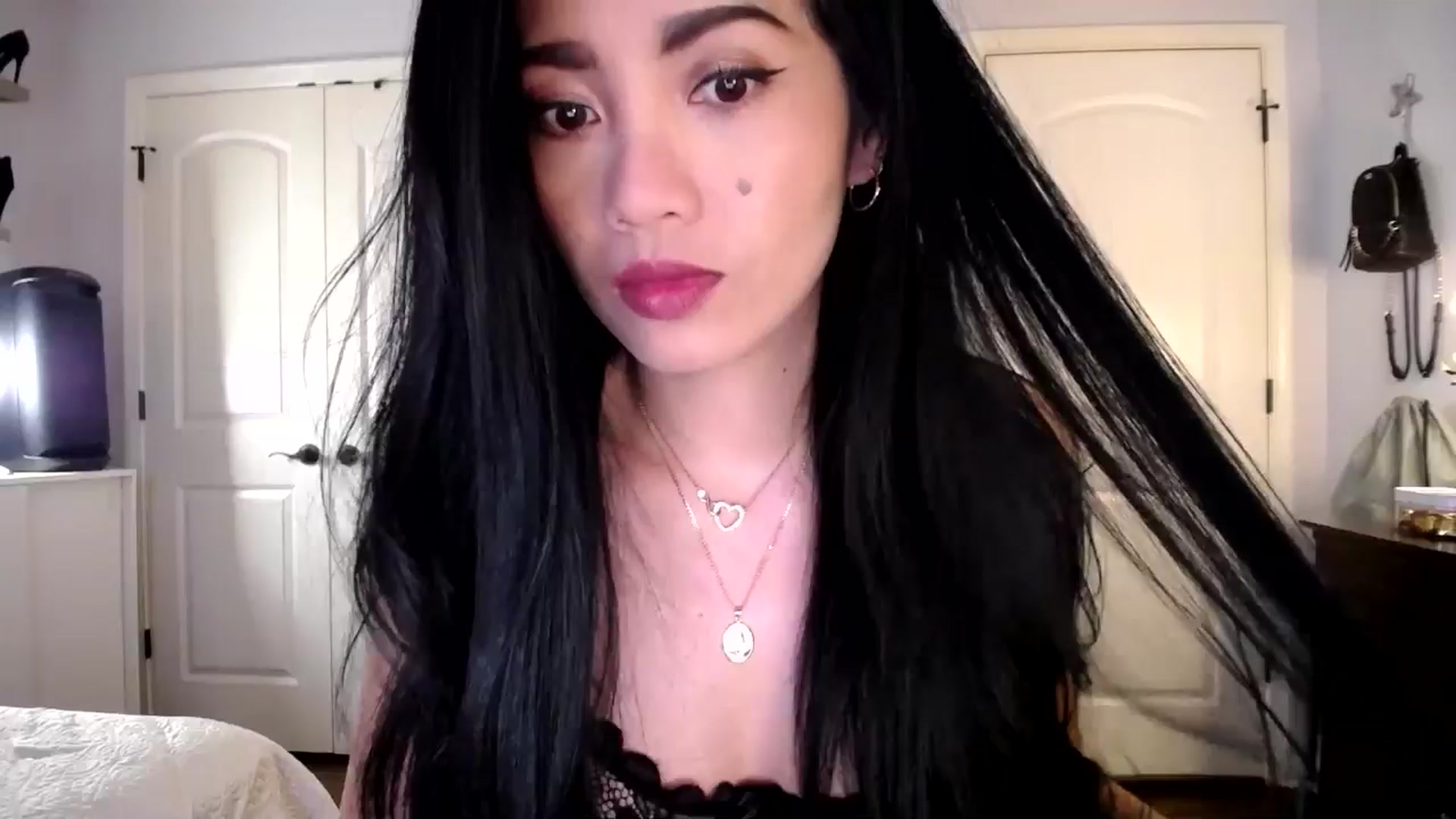 Gallery image thumbnail from AsianLuv_4U's myfreecams stream on, 12/29/2025, 18:34 image 1 of 20
