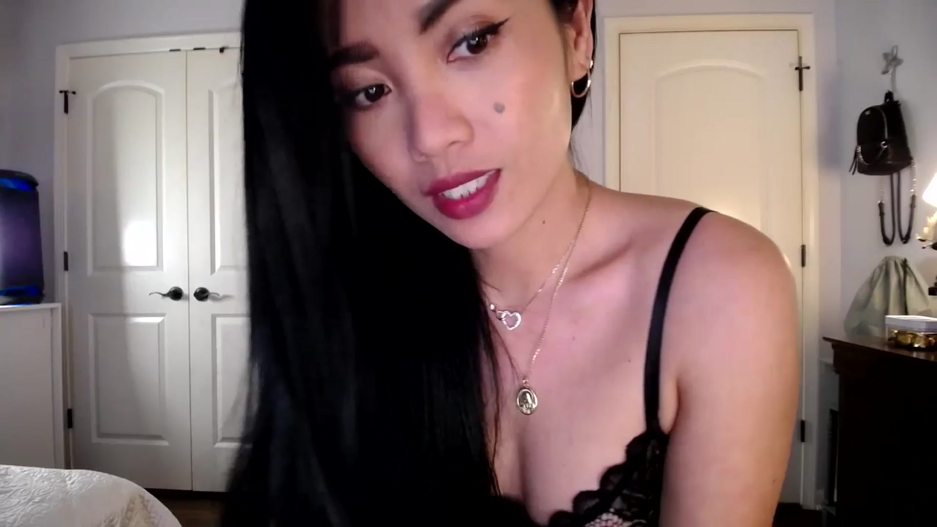 Gallery image thumbnail from AsianLuv_4U's myfreecams stream on, 12/29/2025, 18:34 image 14 of 20