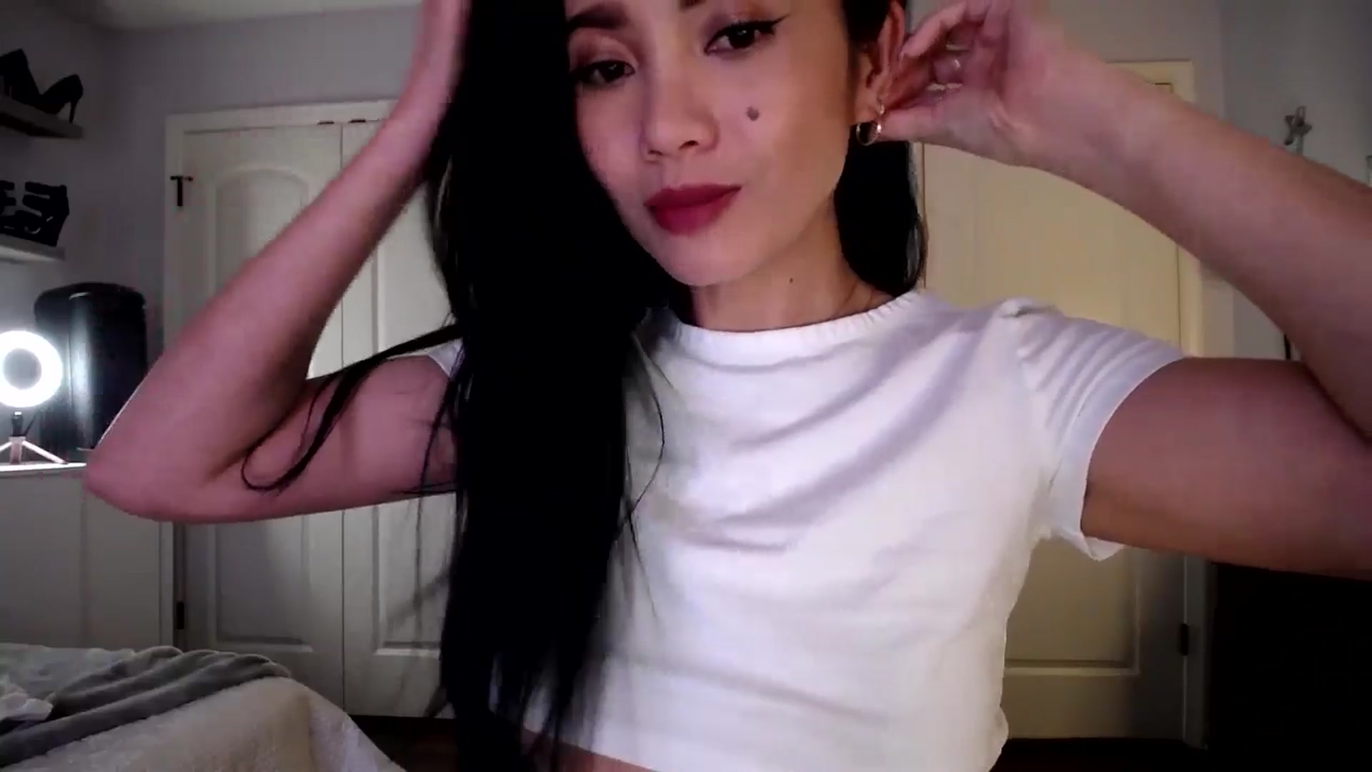 Gallery image thumbnail from AsianLuv_4U's myfreecams stream on, 01/05/2026, 20:18 image 16 of 20