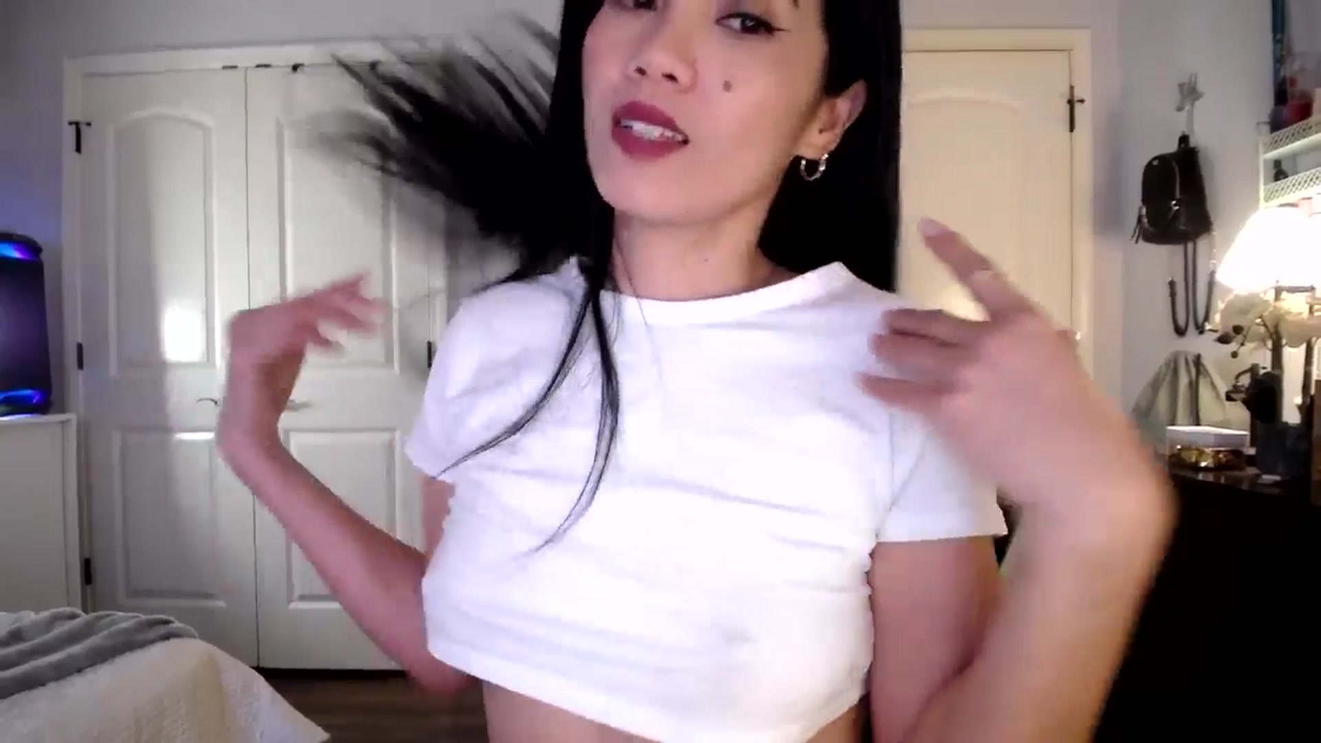 Gallery image thumbnail from AsianLuv_4U's myfreecams stream on, 01/05/2026, 20:18 image 9 of 20
