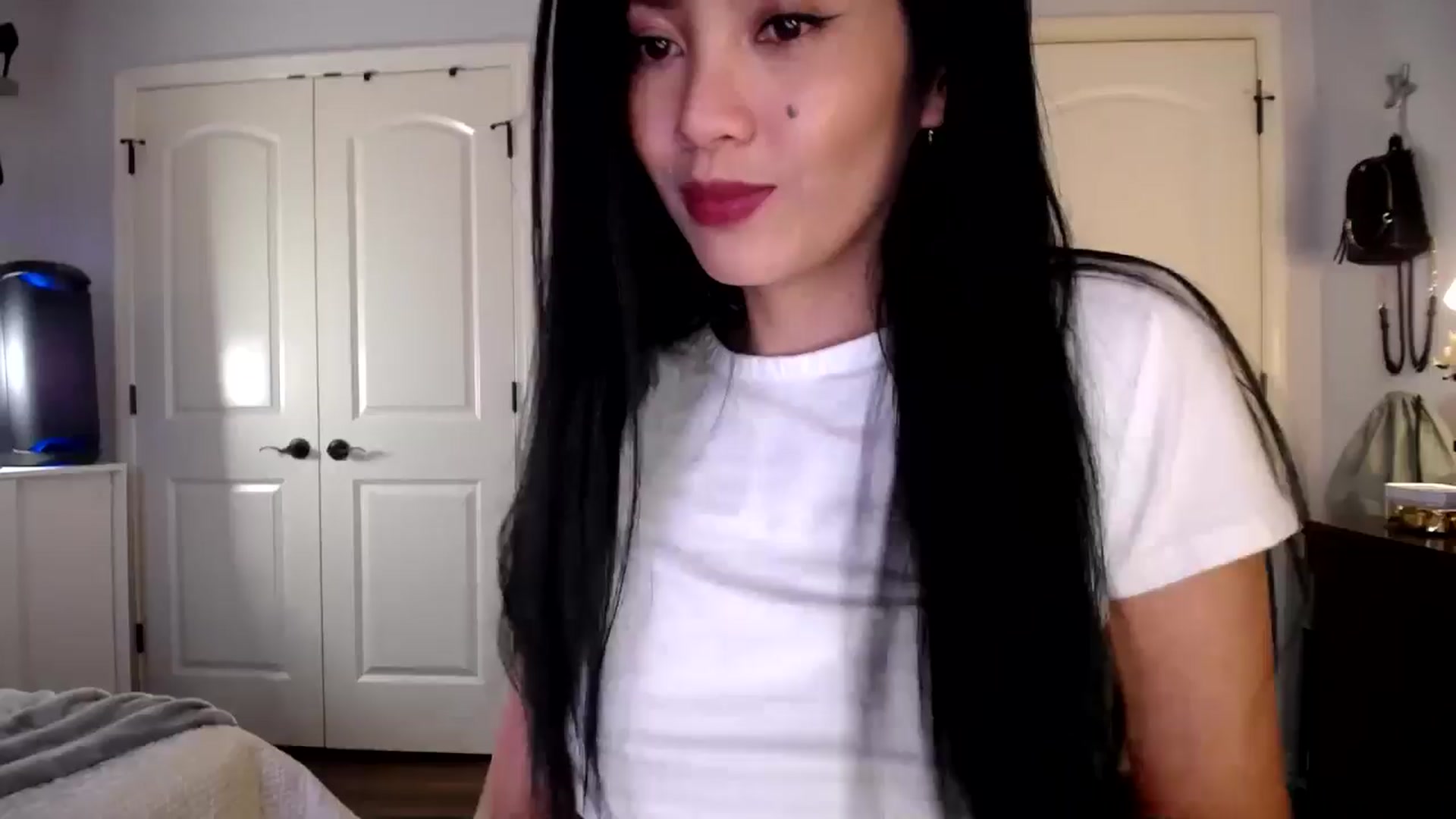 Gallery image thumbnail from AsianLuv_4U's myfreecams stream on, 01/05/2026, 20:18 image 8 of 20