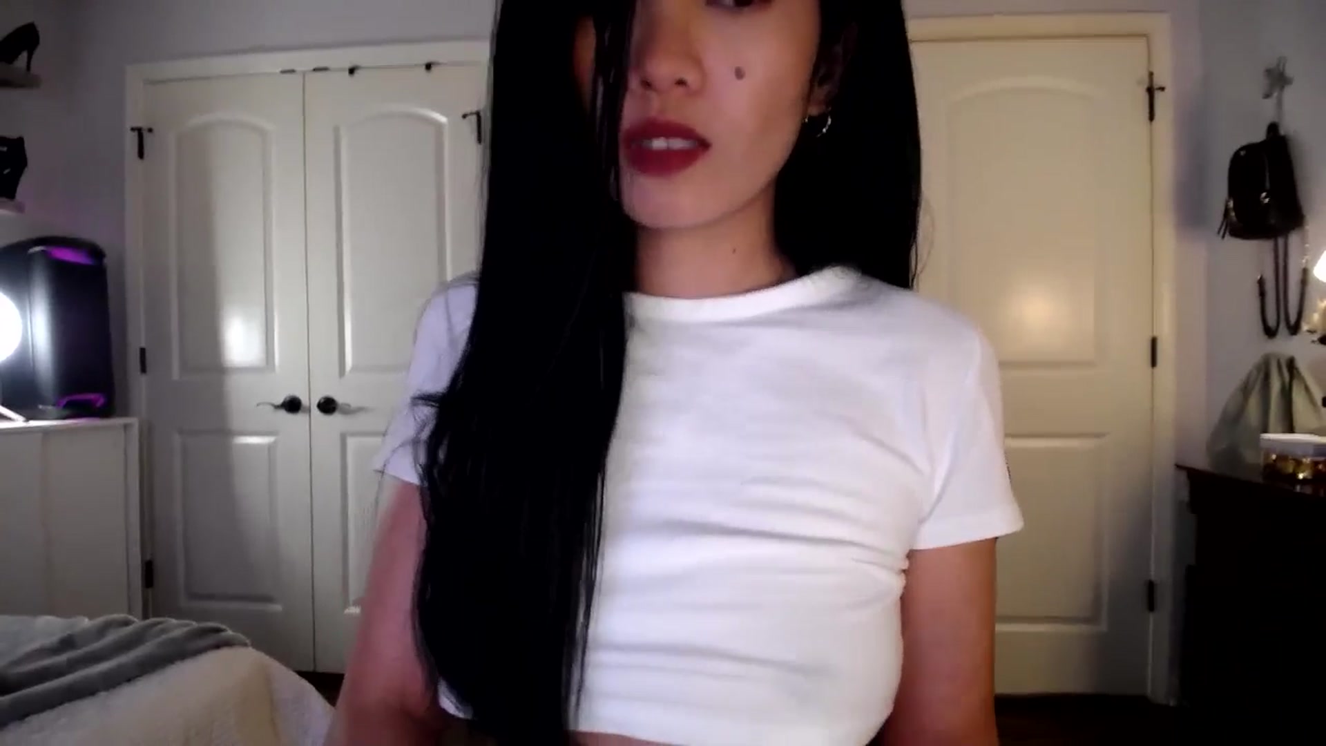 Gallery image thumbnail from AsianLuv_4U's myfreecams stream on, 01/05/2026, 20:18 image 2 of 20