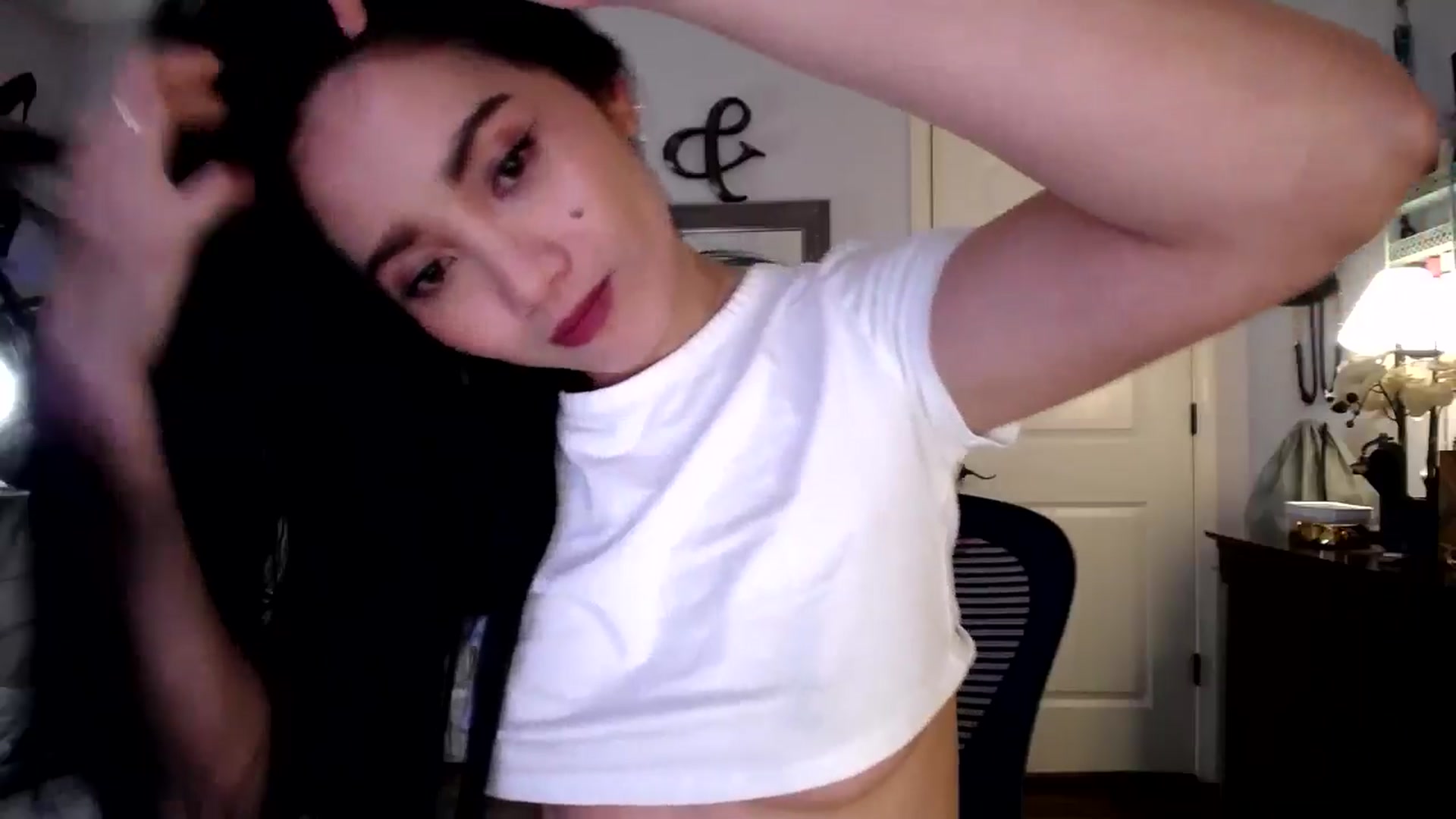 Gallery image thumbnail from AsianLuv_4U's myfreecams stream on, 01/05/2026, 20:18 image 19 of 20