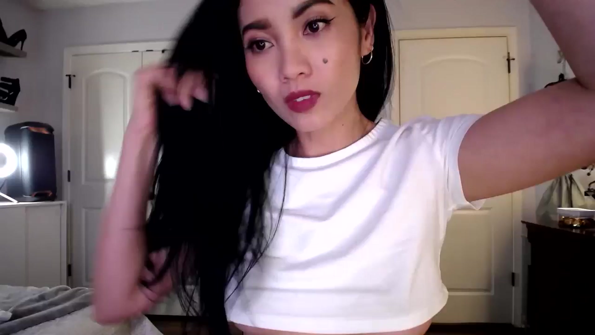 Gallery image thumbnail from AsianLuv_4U's myfreecams stream on, 01/05/2026, 20:18 image 12 of 20