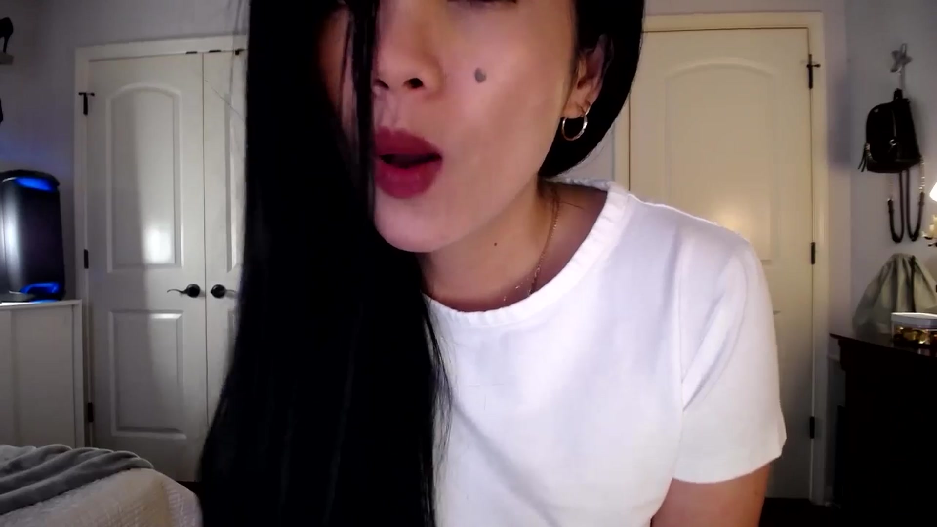 Gallery image thumbnail from AsianLuv_4U's myfreecams stream on, 01/05/2026, 20:18 image 6 of 20