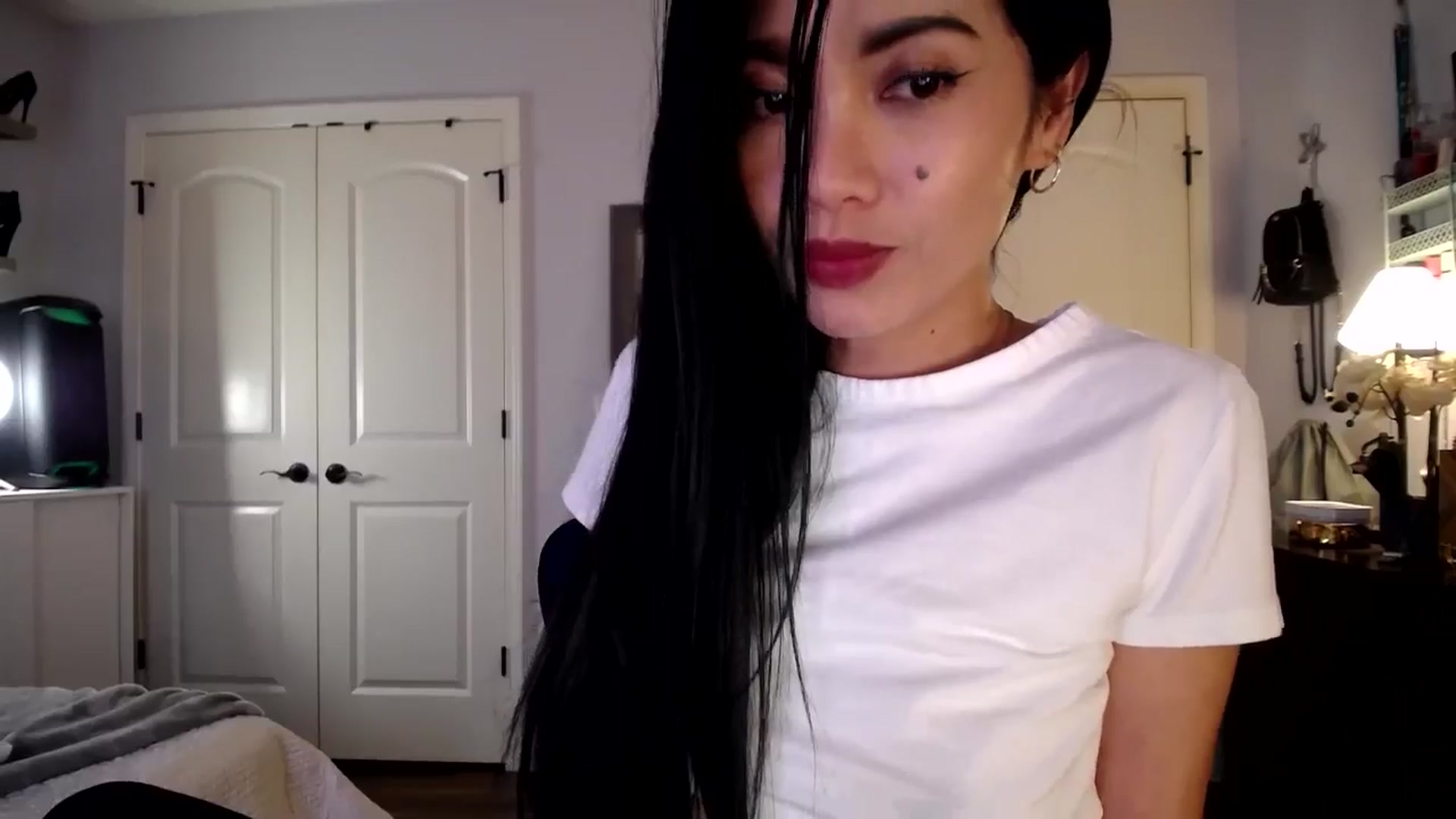 Gallery image thumbnail from AsianLuv_4U's myfreecams stream on, 01/05/2026, 20:18 image 18 of 20