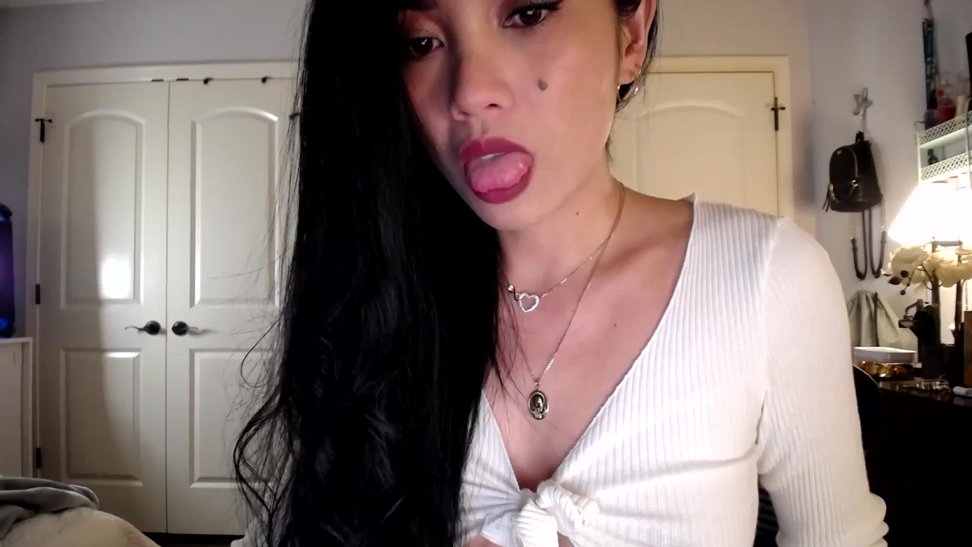 Gallery image thumbnail from AsianLuv_4U's myfreecams stream on, 01/08/2026, 16:55 image 1 of 20