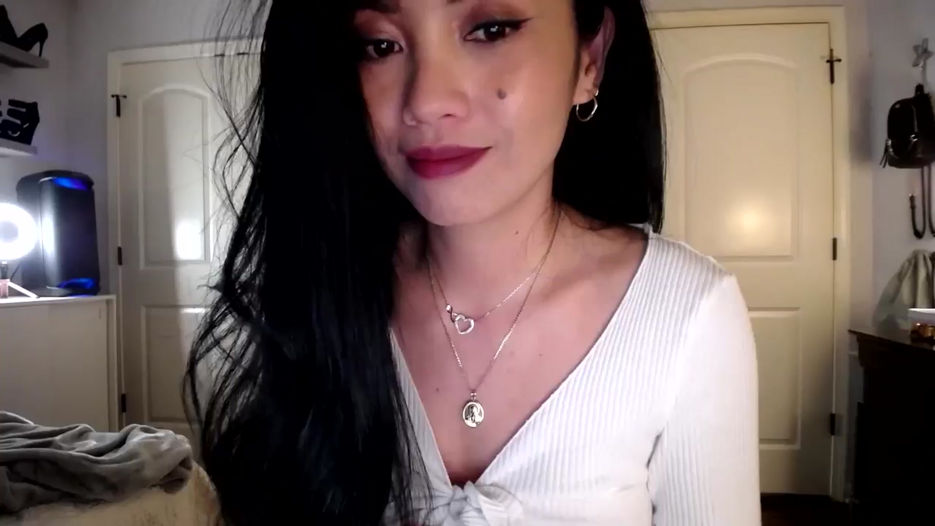 Gallery image thumbnail from AsianLuv_4U's myfreecams stream on, 01/08/2026, 16:55 image 20 of 20