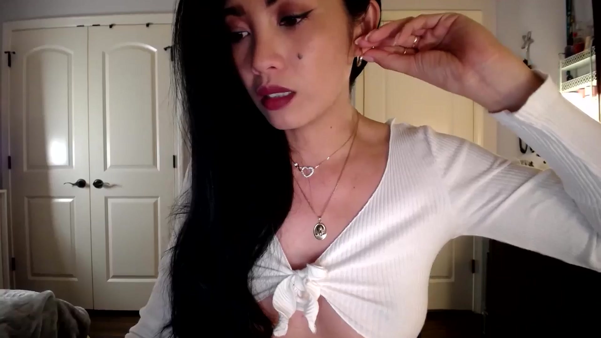 Gallery image thumbnail from AsianLuv_4U's myfreecams stream on, 01/08/2026, 17:33 image 14 of 20