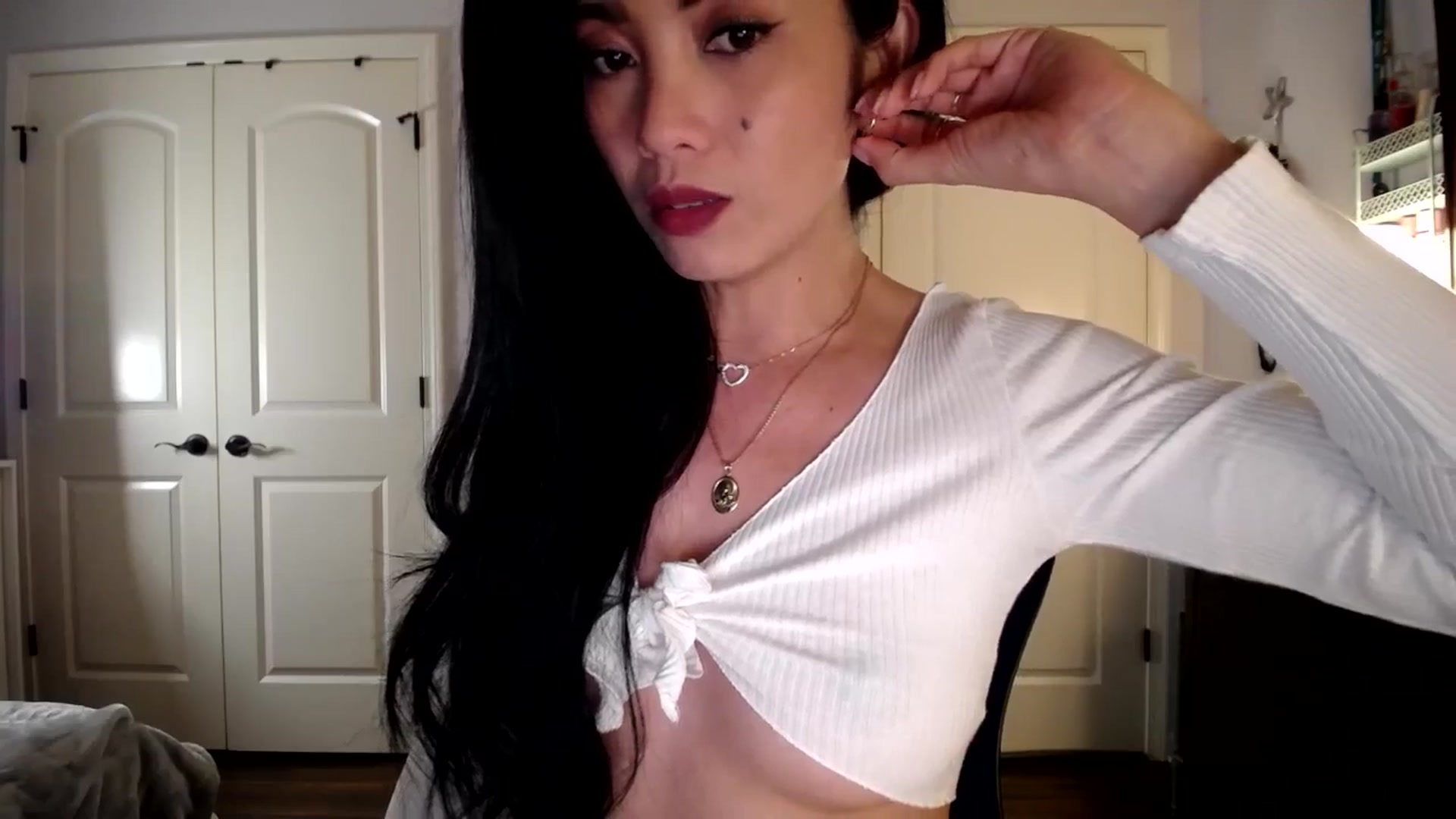 Gallery image thumbnail from AsianLuv_4U's myfreecams stream on, 01/08/2026, 17:33 image 5 of 20