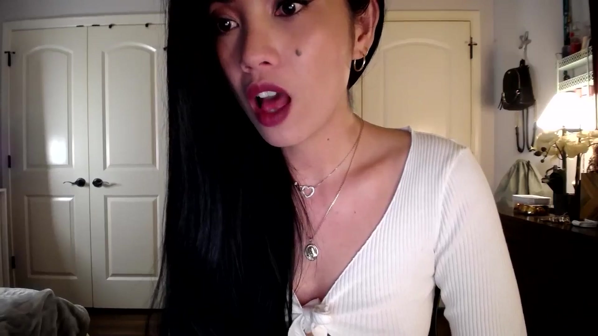Gallery image thumbnail from AsianLuv_4U's myfreecams stream on, 01/08/2026, 17:33 image 19 of 20