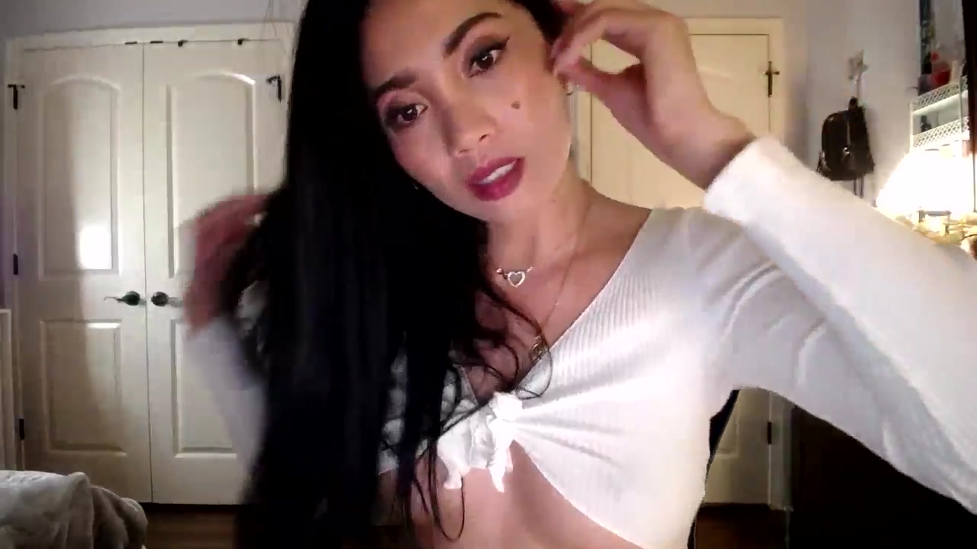 Gallery image thumbnail from AsianLuv_4U's myfreecams stream on, 01/08/2026, 17:33 image 12 of 20