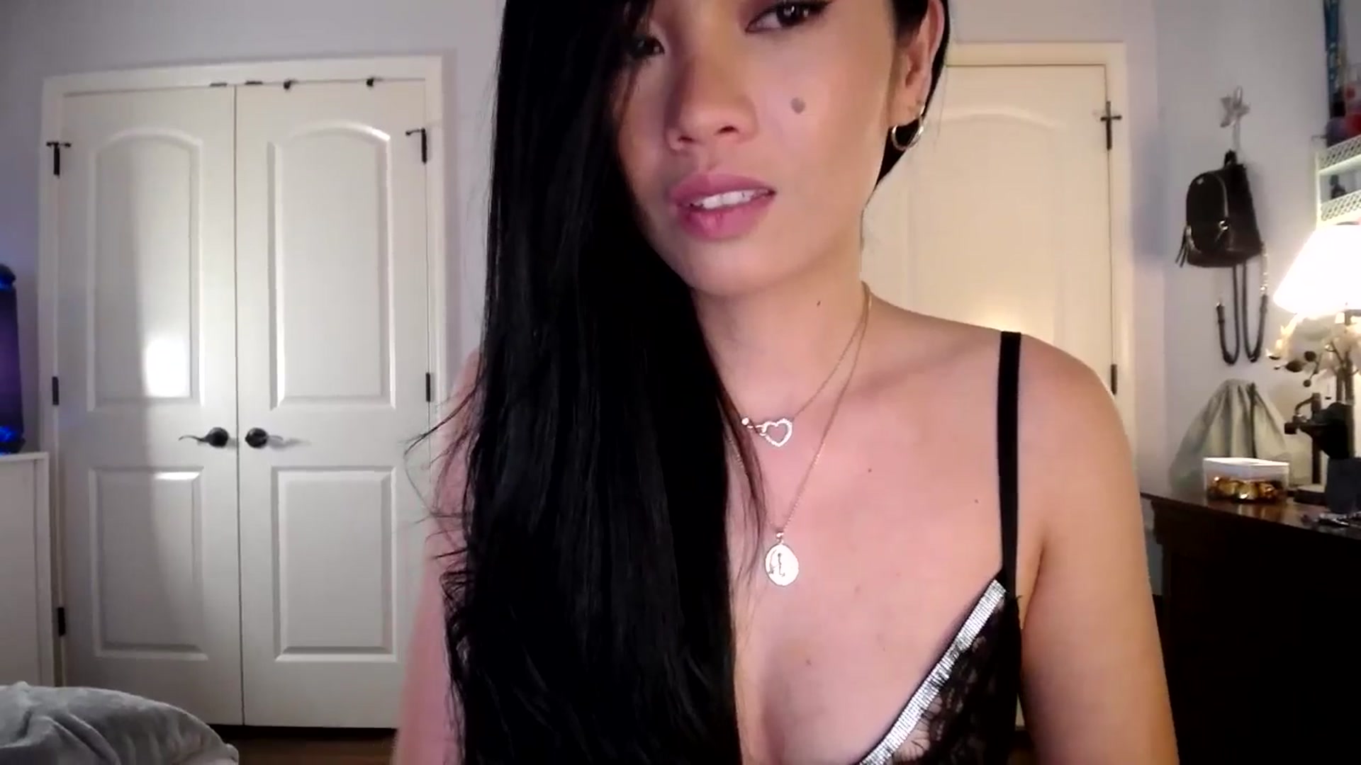 Gallery image thumbnail from AsianLuv_4U's myfreecams stream on, 01/15/2026, 17:21 image 14 of 20