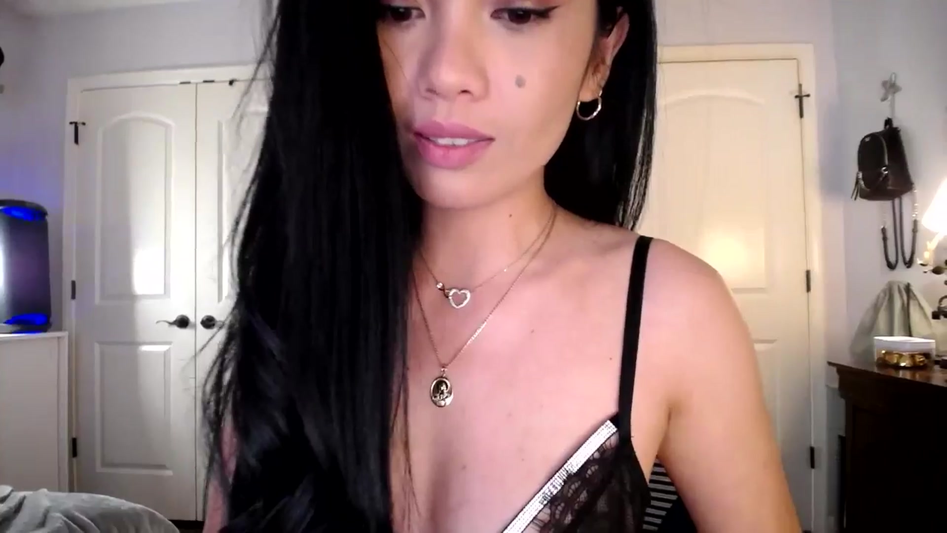 Gallery image thumbnail from AsianLuv_4U's myfreecams stream on, 01/15/2026, 17:21 image 20 of 20