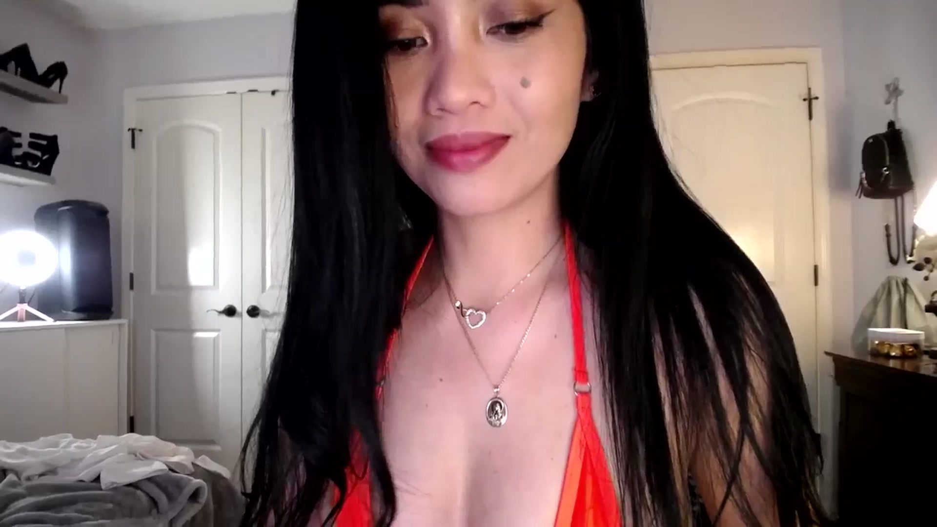 Gallery image thumbnail from AsianLuv_4U's myfreecams stream on, 01/22/2026, 17:45 image 16 of 20