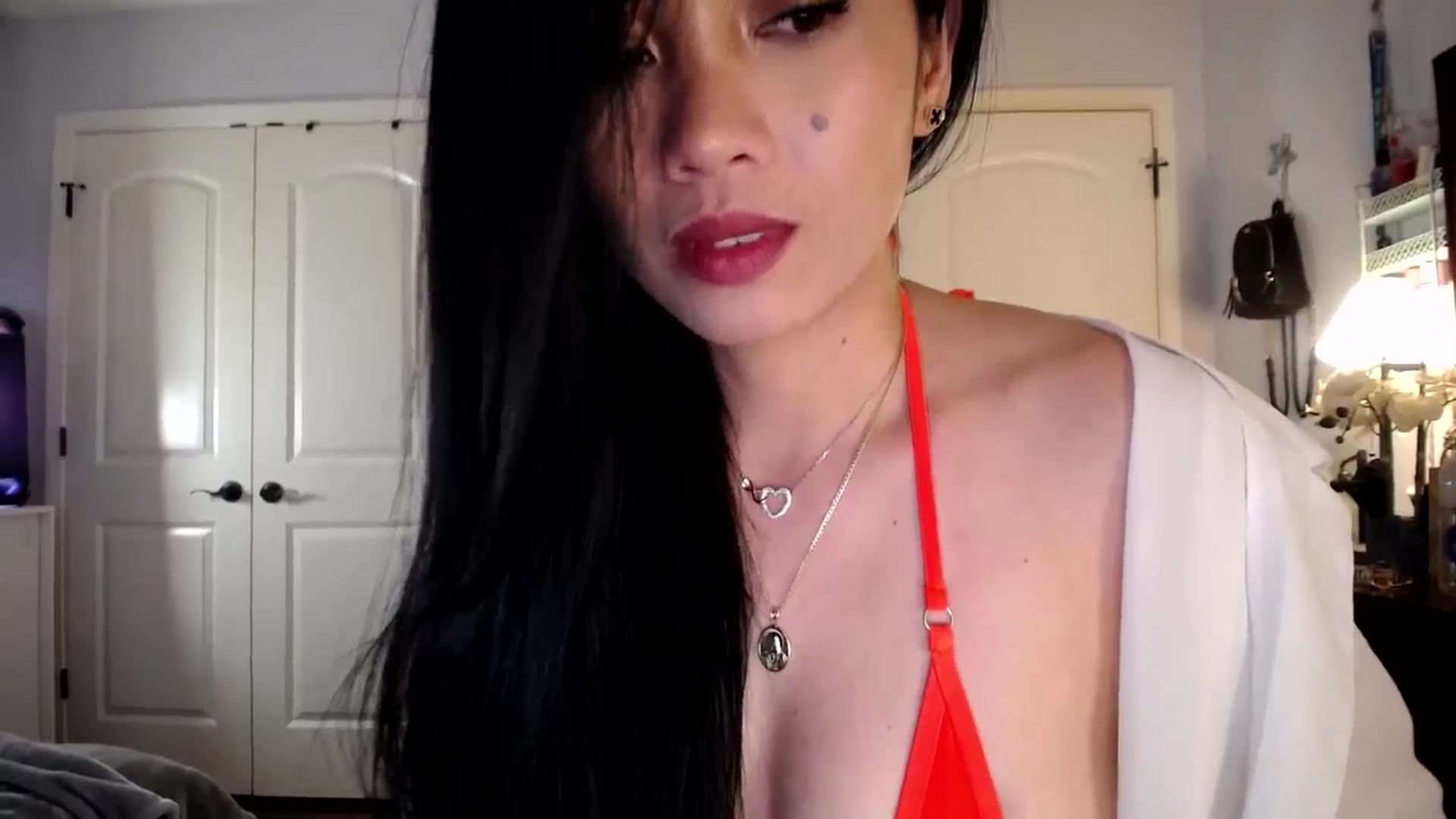Gallery image thumbnail from AsianLuv_4U's myfreecams stream on, 01/22/2026, 17:45 image 11 of 20