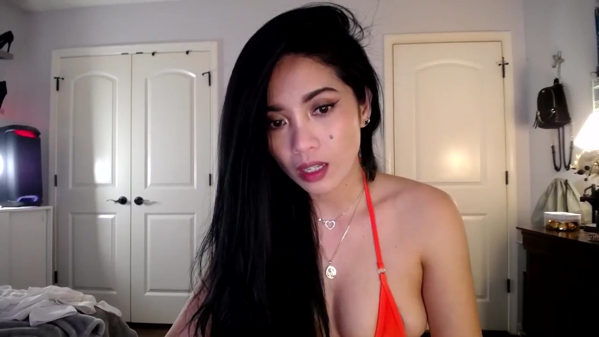 Gallery image thumbnail from AsianLuv_4U's myfreecams stream on, 01/22/2026, 19:03 image 11 of 20