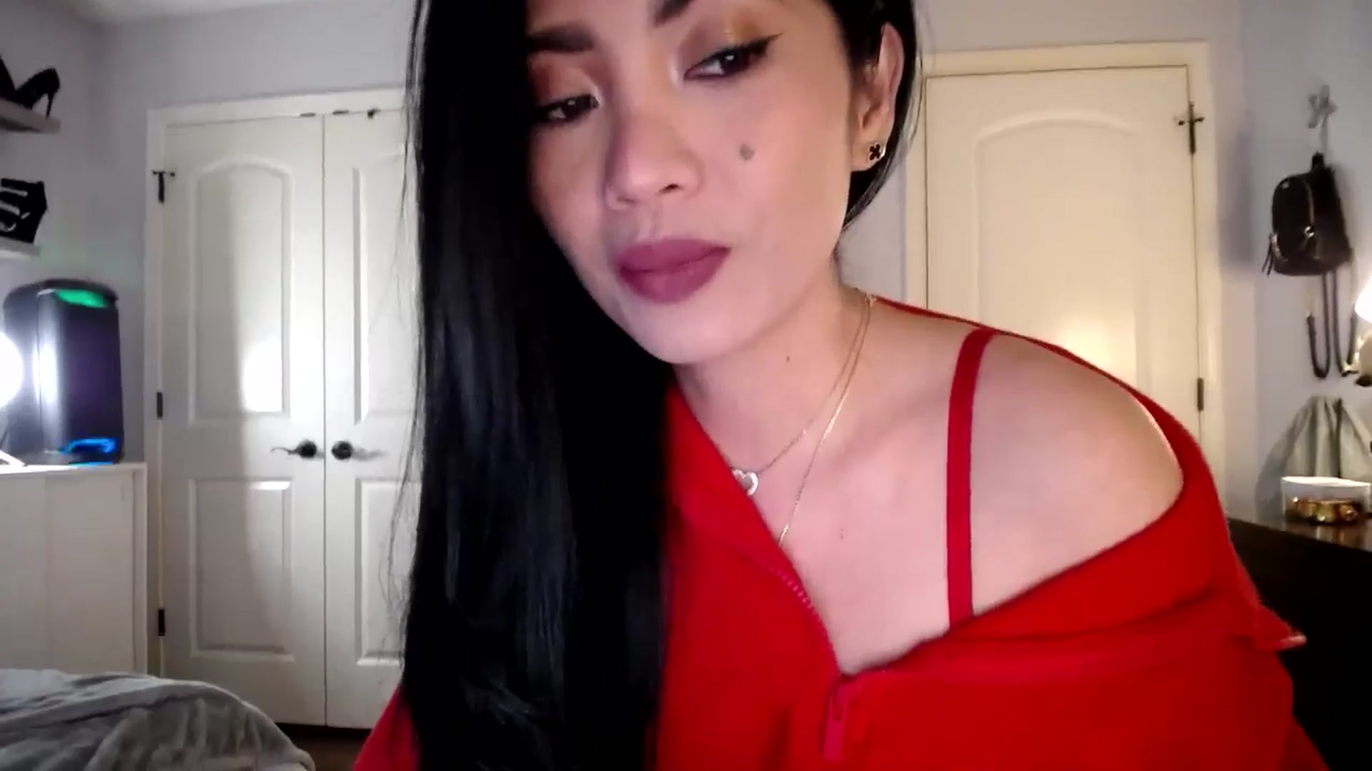 Gallery image thumbnail from AsianLuv_4U's myfreecams stream on, 01/25/2026, 16:12 image 12 of 20